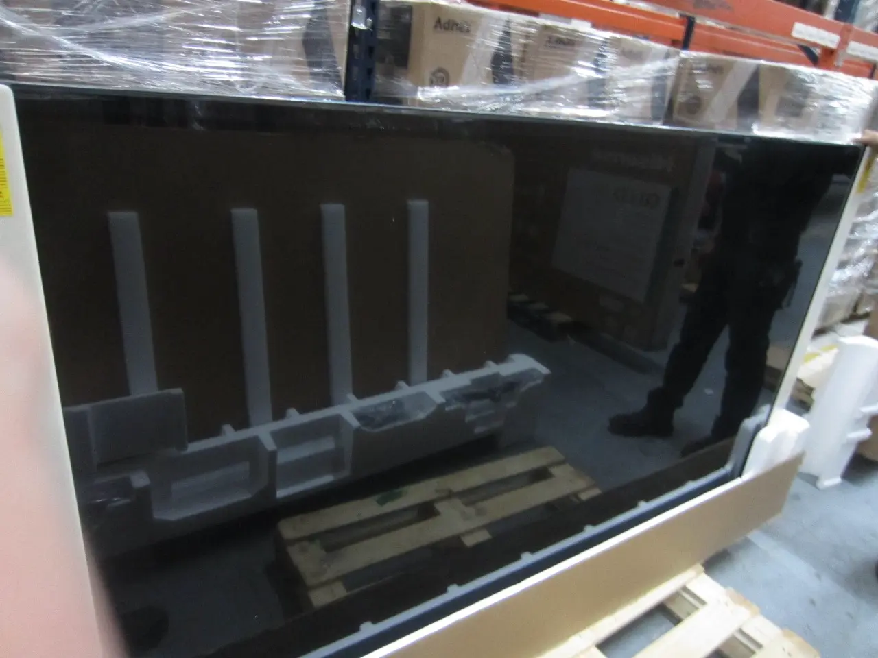 1 PANTALLA DE 85 PULGADAS