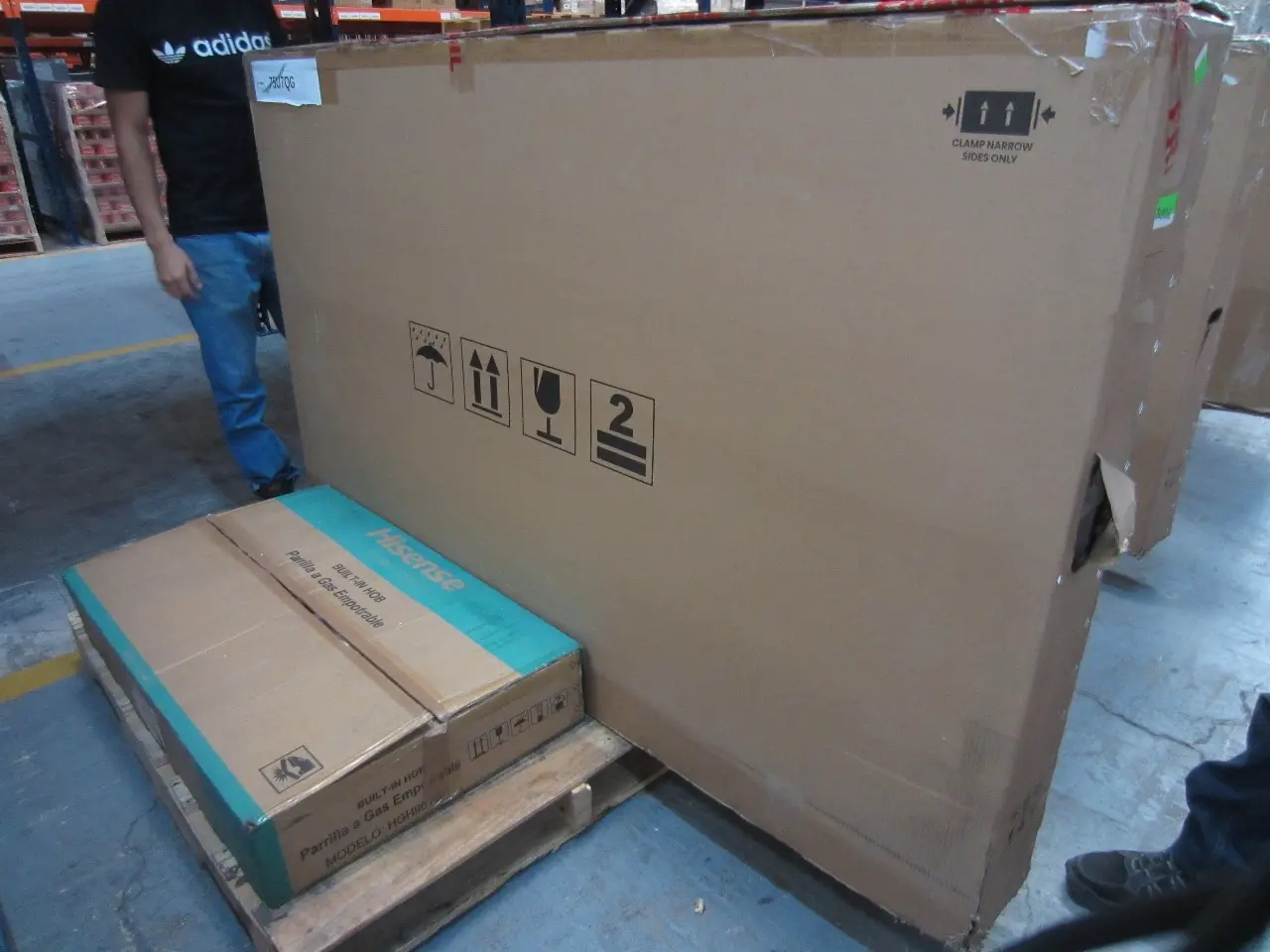 1 PANTALLA 75 PULGADAS Y 1 PARRILLA