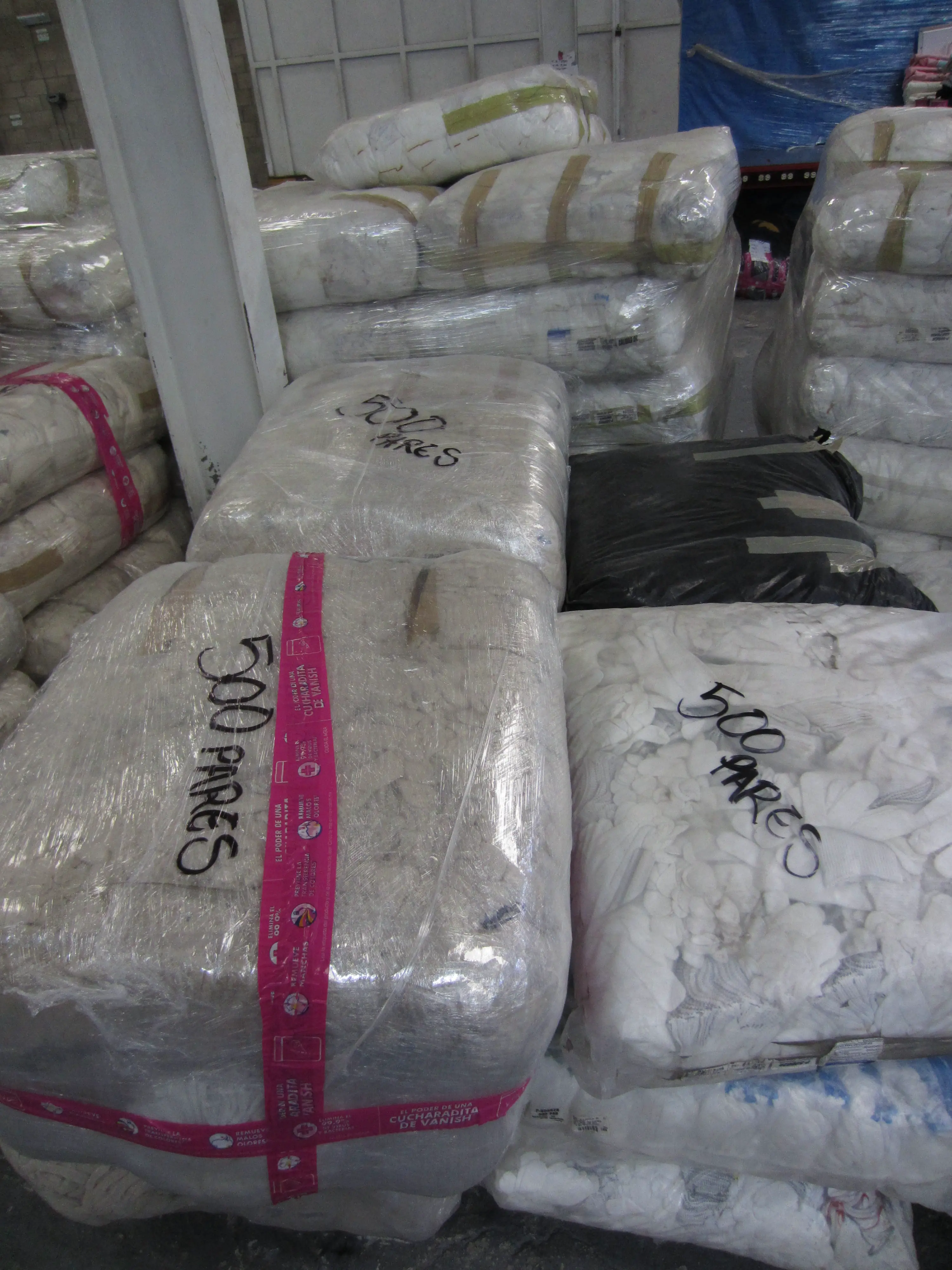 17,500 PARES GUANTES DE TELA PARA USO INDUSTRIAL, EN DIFERENTES MODELOS