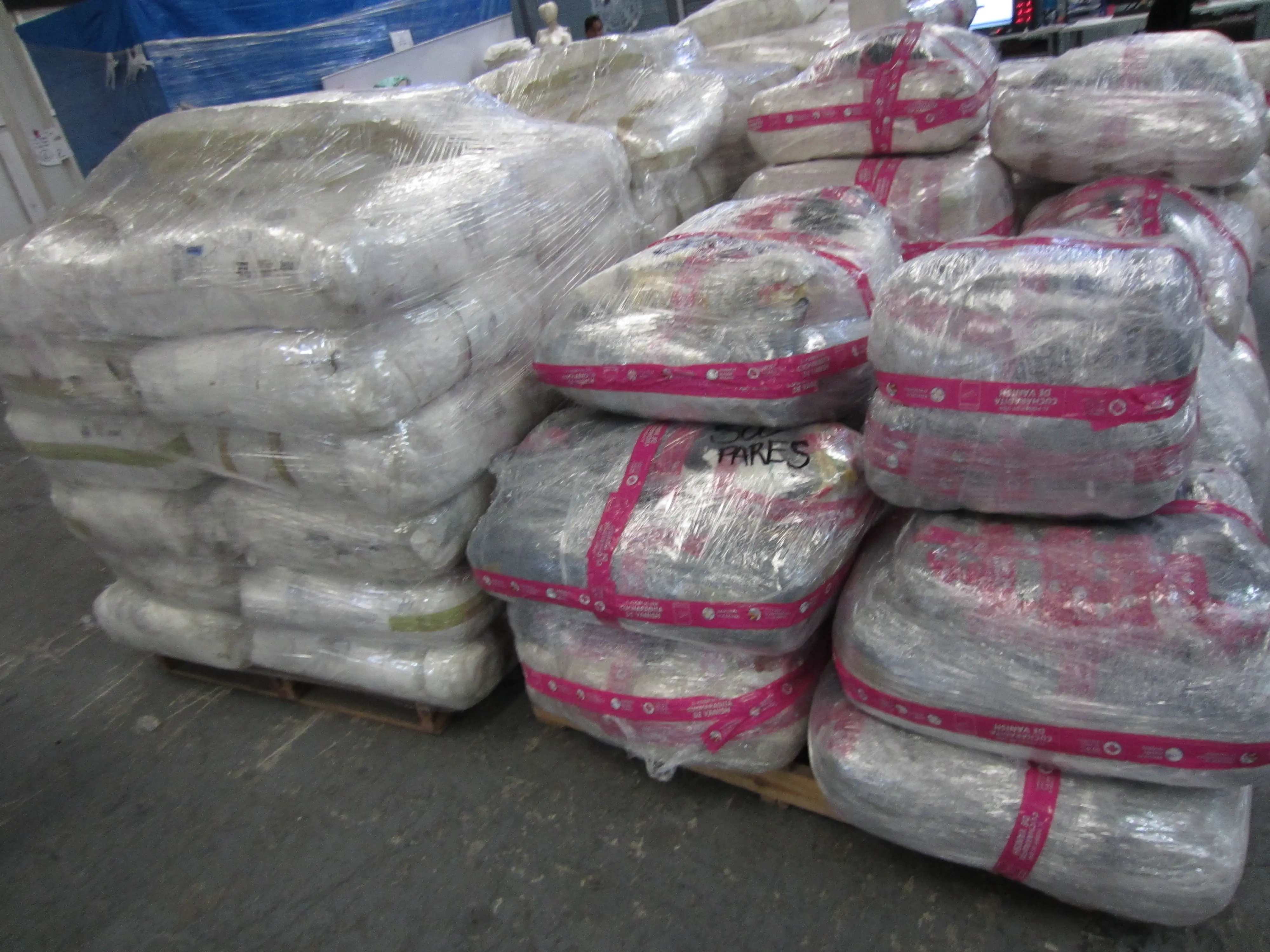 17,500 PARES GUANTES DE TELA PARA USO INDUSTRIAL, EN DIFERENTES MODELOS