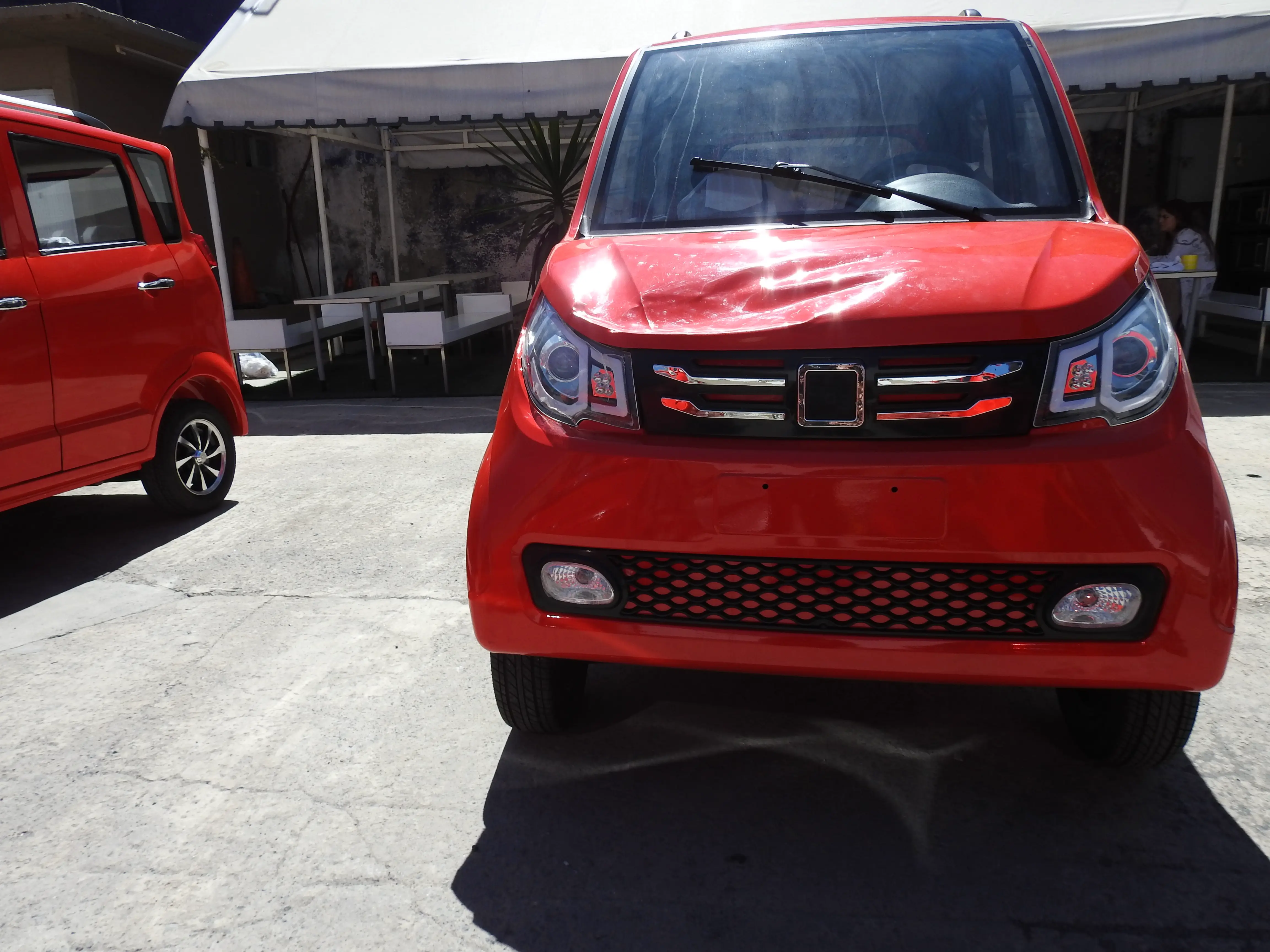 VEHÍCULO ELÉCTRICO ROJO