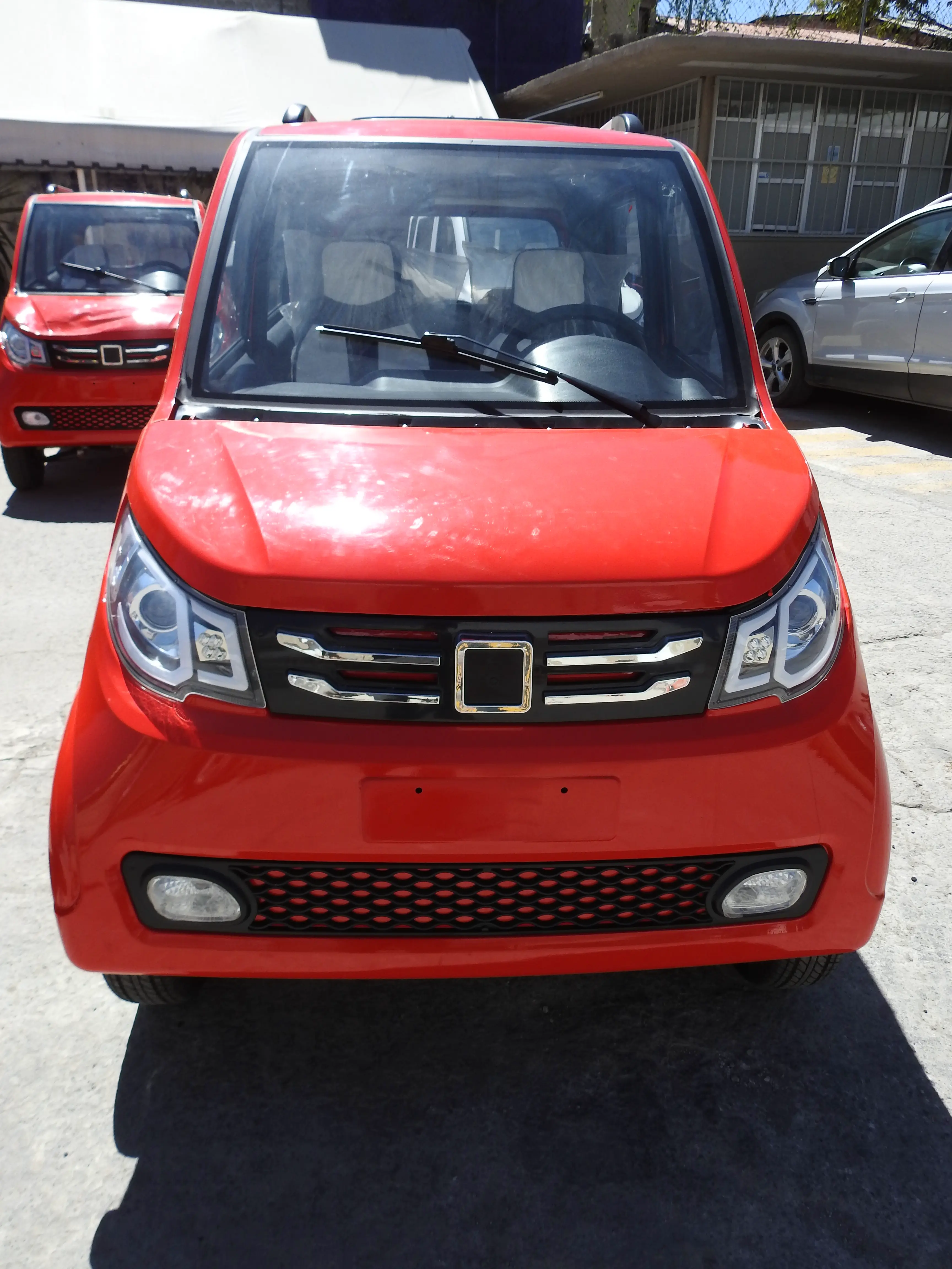 VEHÍCULO ELÉCTRICO ROJO