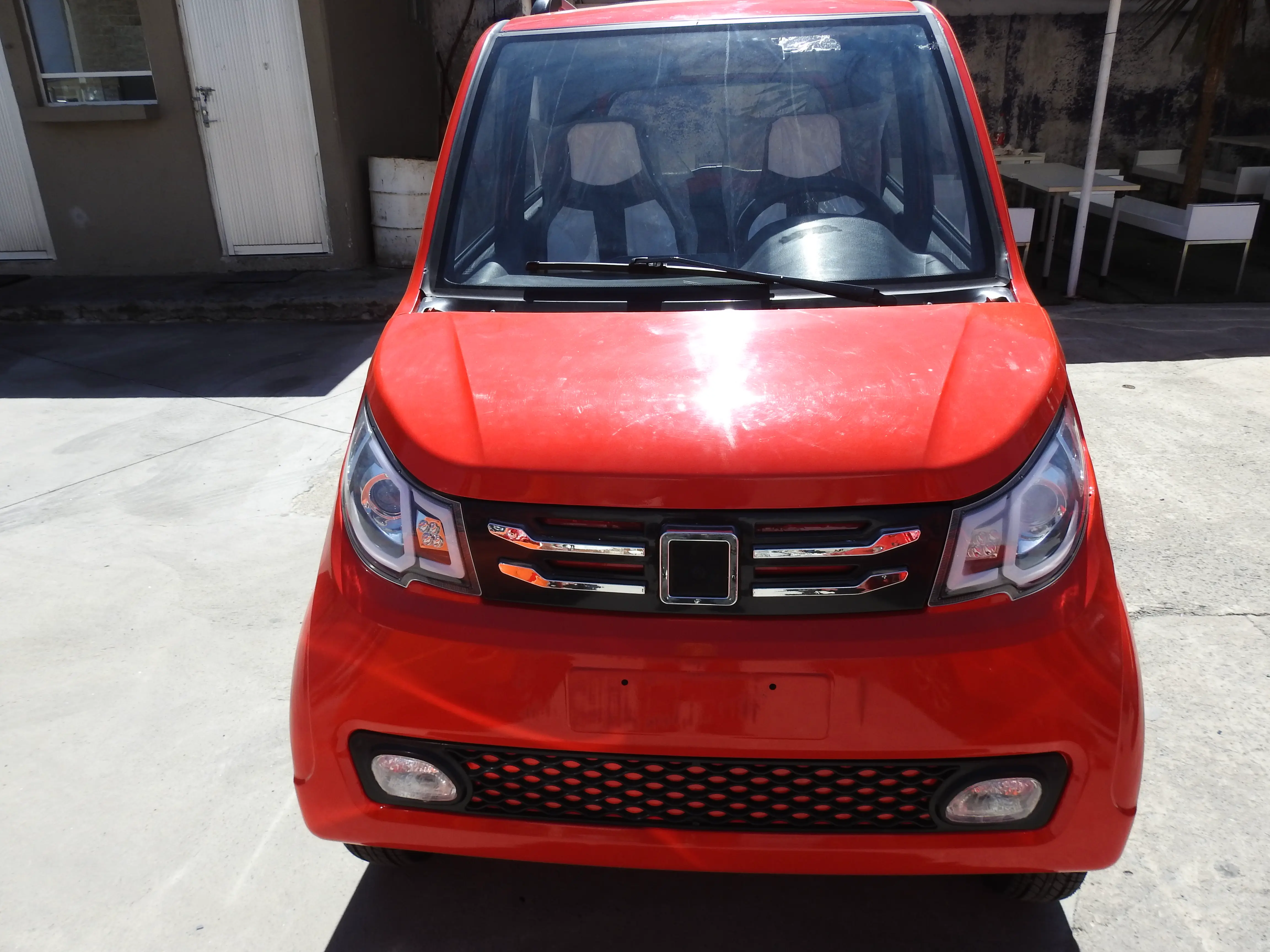 VEHÍCULO ELÉCTRICO ROJO