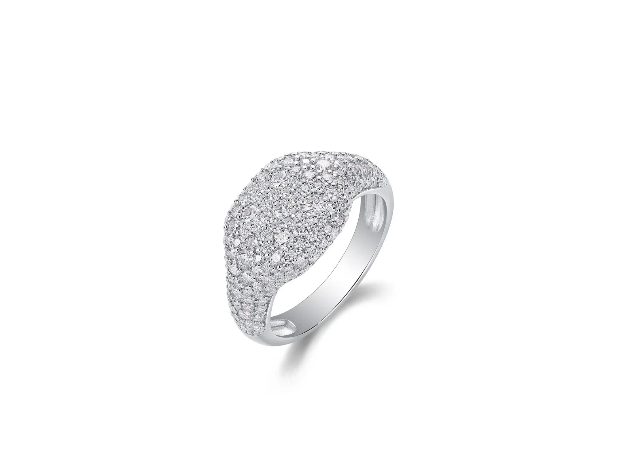 ANILLO ESTILO CÚPULA ABOMBADA DE SILUETA ANCHA PLATA 925 MOISSANITA. 3.65 gr.