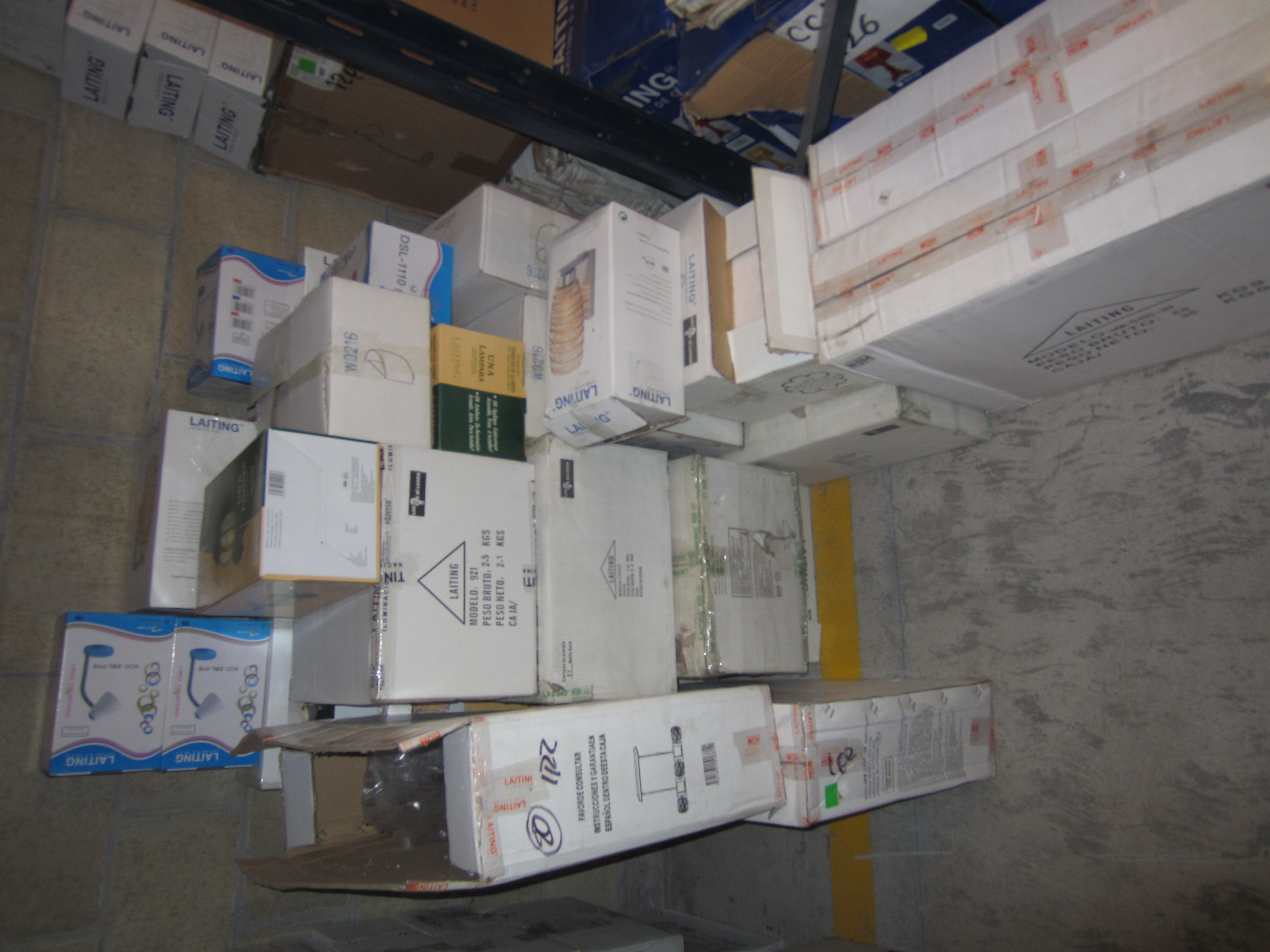 36 PZS APROX DE LUMINARIA DIVERSA CON UN VALOR COMERCIAL DE $41,057 — imagen 8