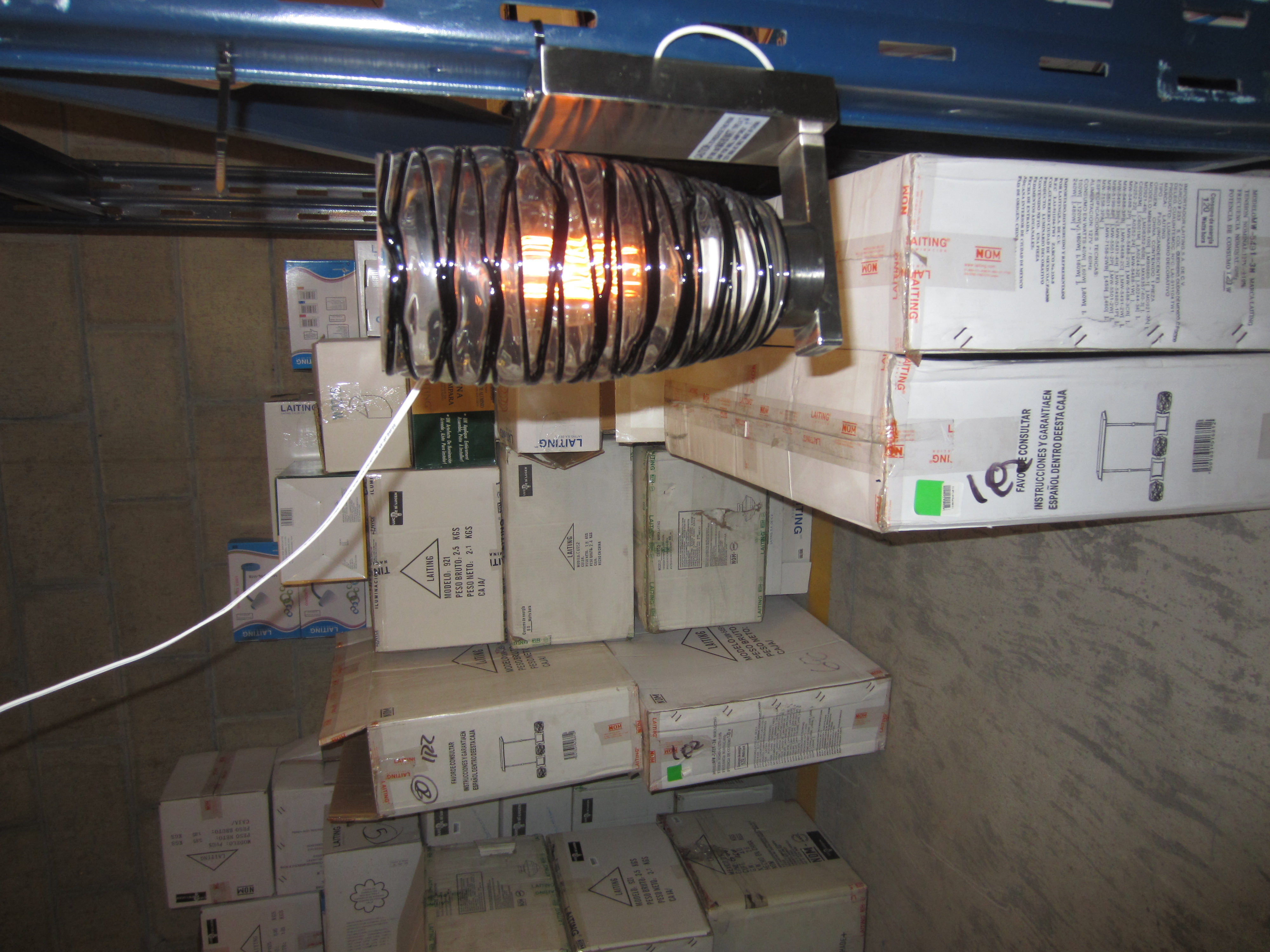 36 PZS APROX DE LUMINARIA DIVERSA CON UN VALOR COMERCIAL DE $41,057 — imagen 9