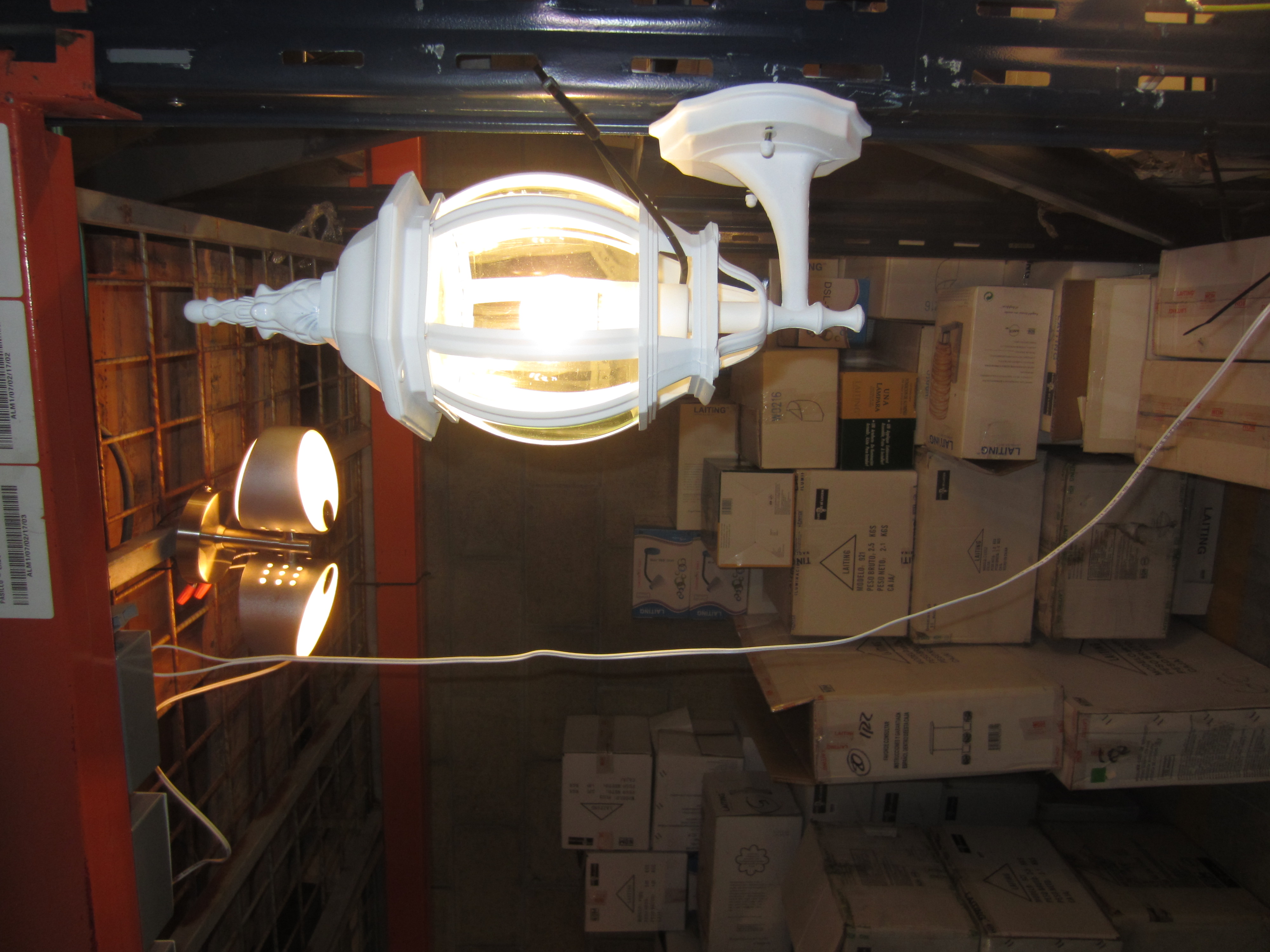 36 PZS APROX DE LUMINARIA DIVERSA CON UN VALOR COMERCIAL DE $41,057 — imagen 10