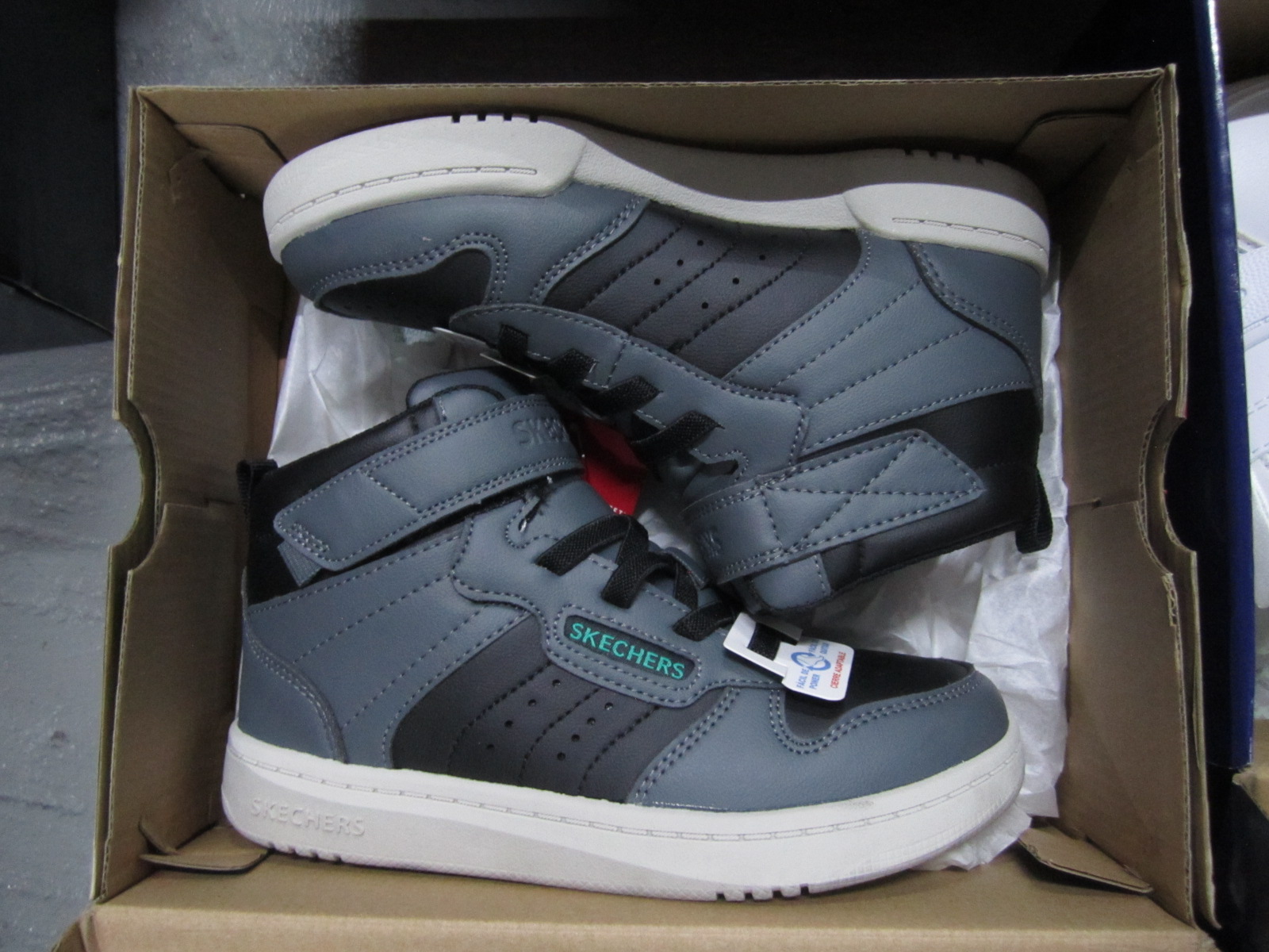 15 PARES APROX DE TENIS DIVERSOS Image 5