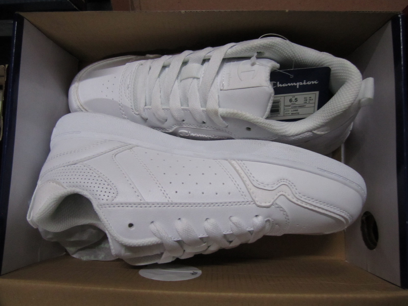 15 PARES APROX DE TENIS DIVERSOS Image 6
