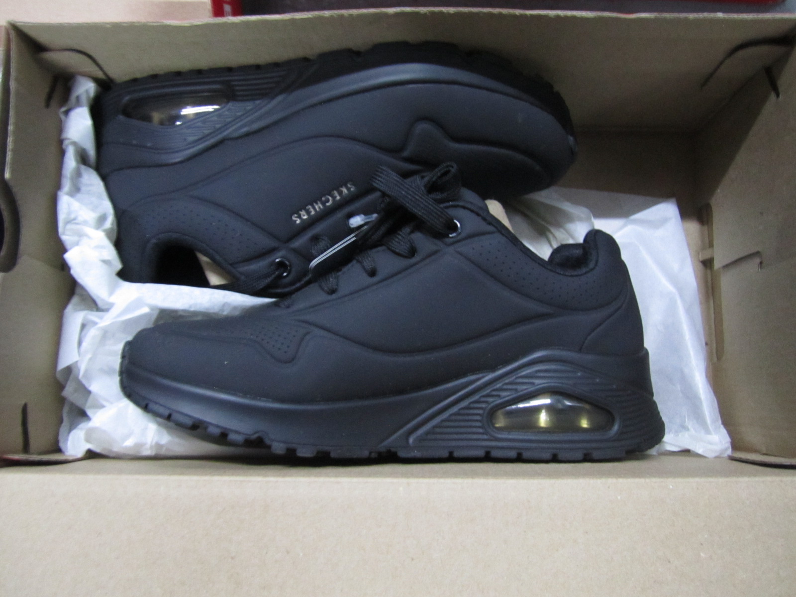 15 PARES APROX DE TENIS DIVERSOS Image 7