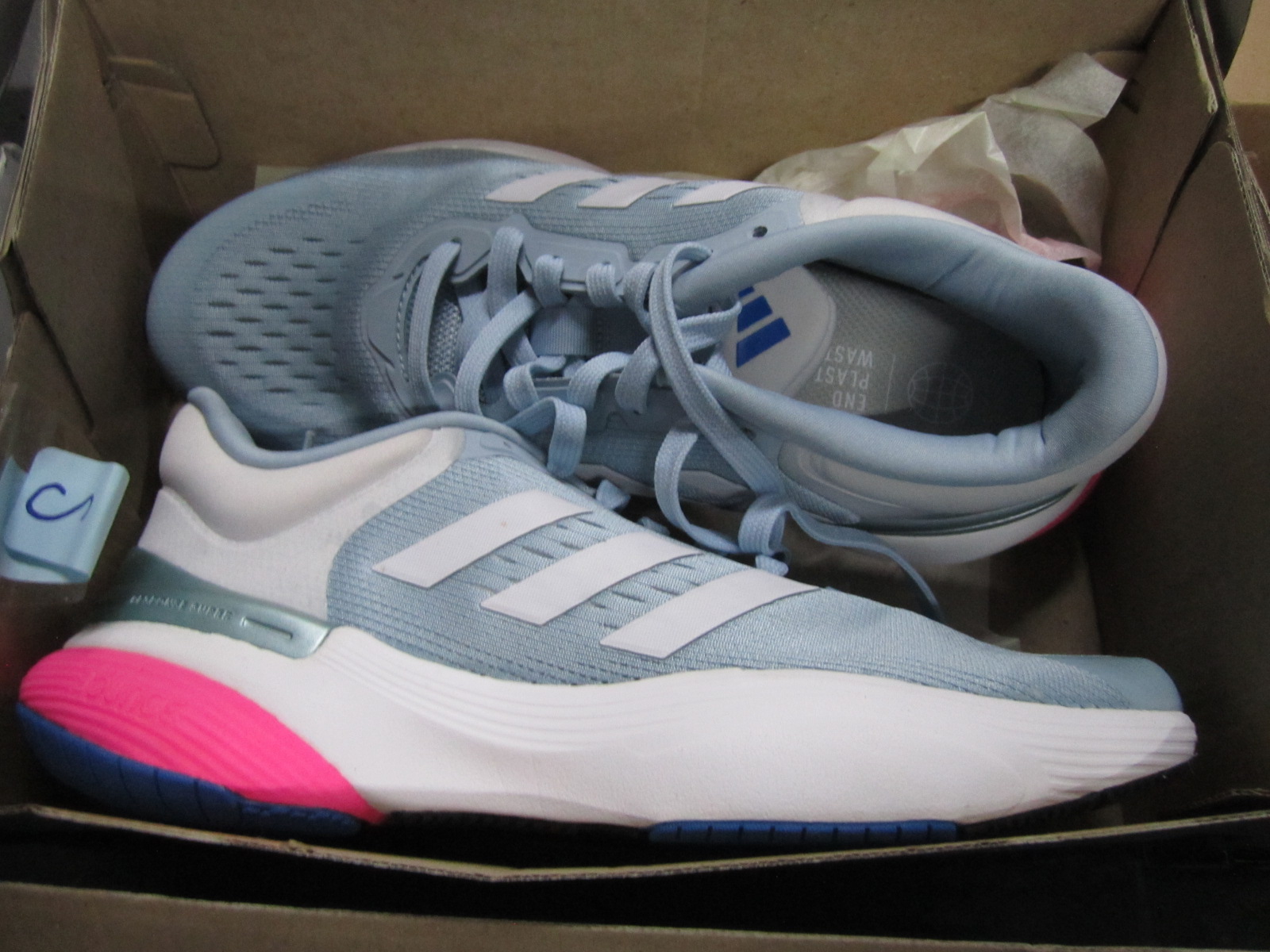 16 PARES APROX DE TENIS DIVERSOS Image 3
