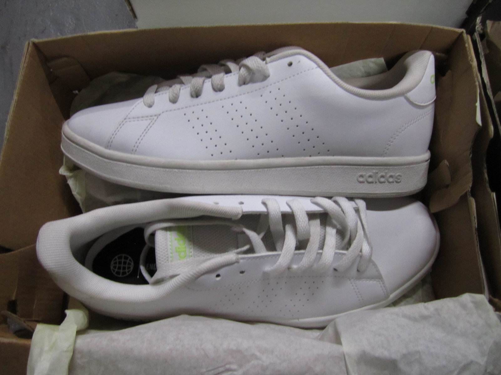 16 PARES APROX DE TENIS DIVERSOS Image 7