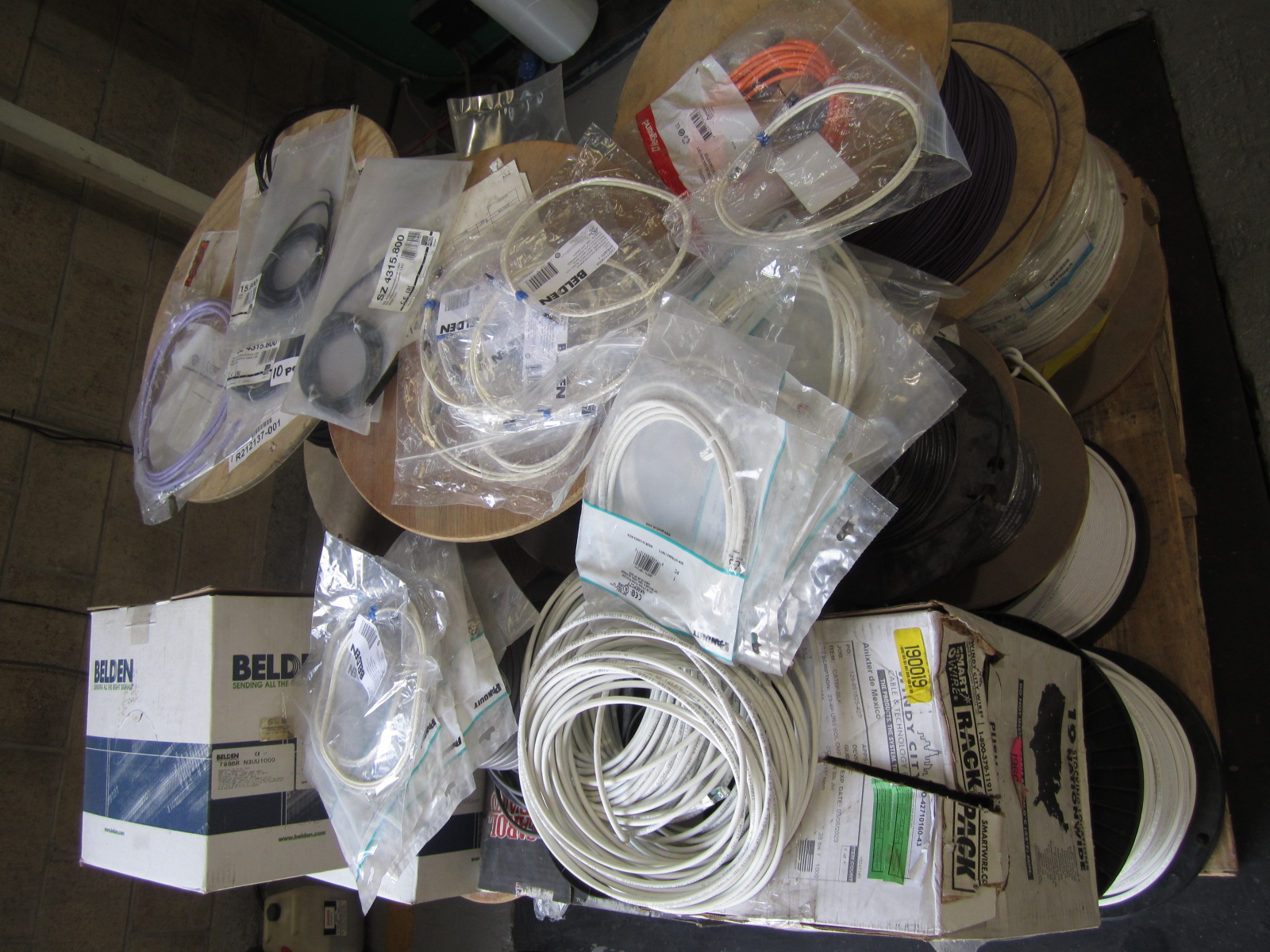 CABLES Y BOBINAS DE FIBRA OPTICA, ETHERNET, CIRCUITO CERRADO Y COBRE — imagen 15