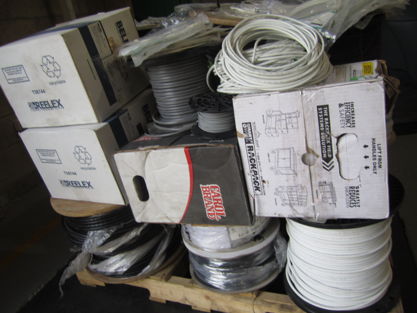 CABLES Y BOBINAS DE FIBRA OPTICA, ETHERNET, CIRCUITO CERRADO Y COBRE — imagen 17