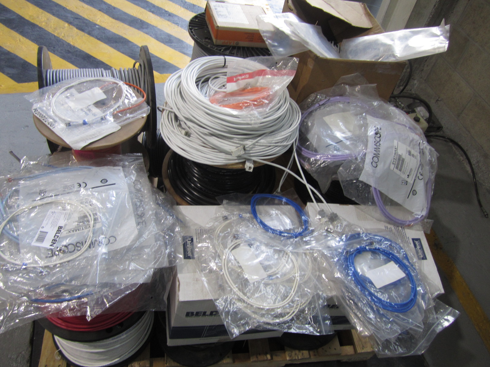 CABLES Y BOBINAS DE FIBRA OPTICA, ETHERNET, CIRCUITO CERRADO Y COBRE — imagen 8