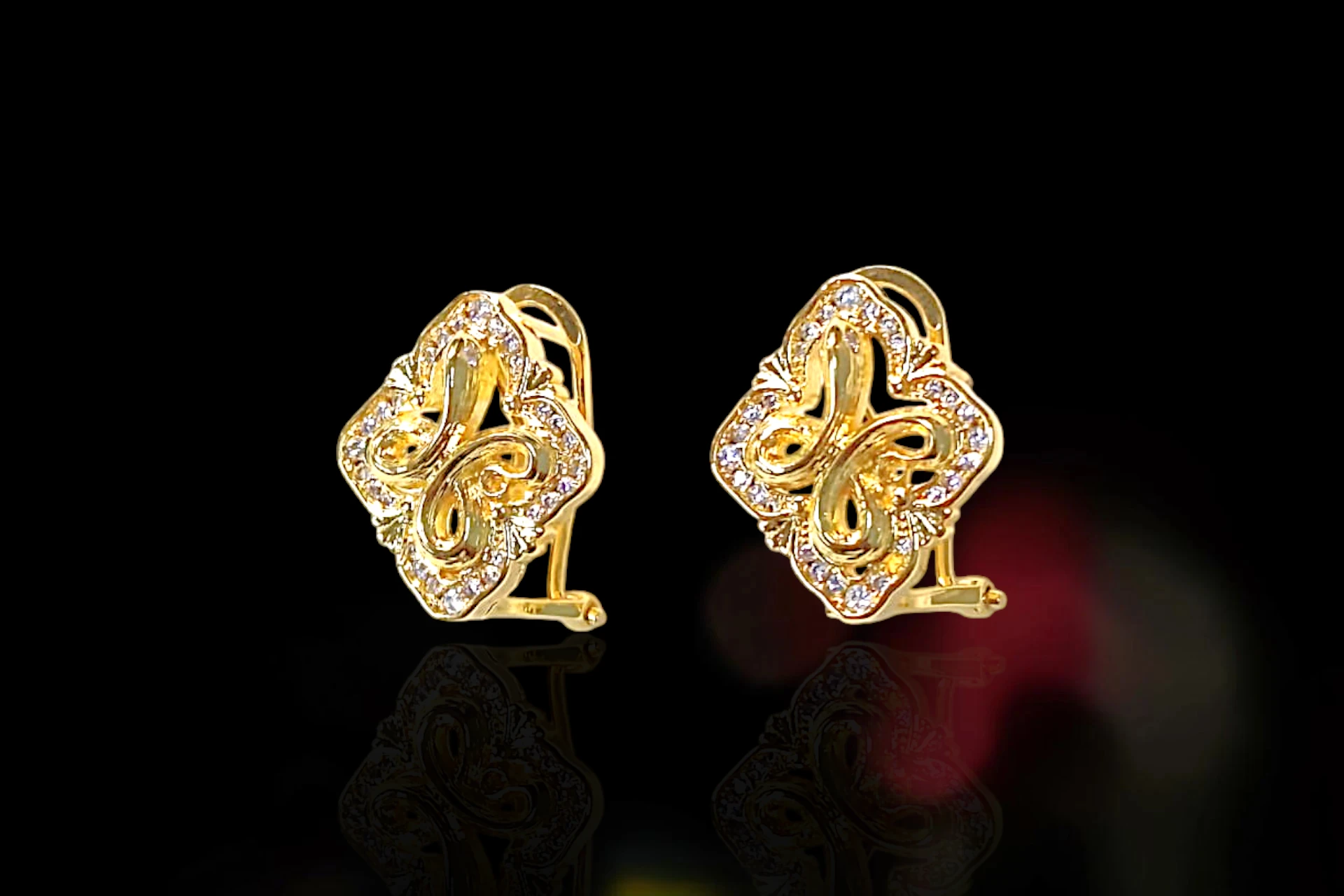 PAR DE PENDIENTES EN FORMA DE NUDO -  ANILLO  CON SILUETA DE TULIPÁN. JOYERIA FINA DE BISUTERÍA DE ALTA RESISTENCIA Y DURABILIDAD Image 1