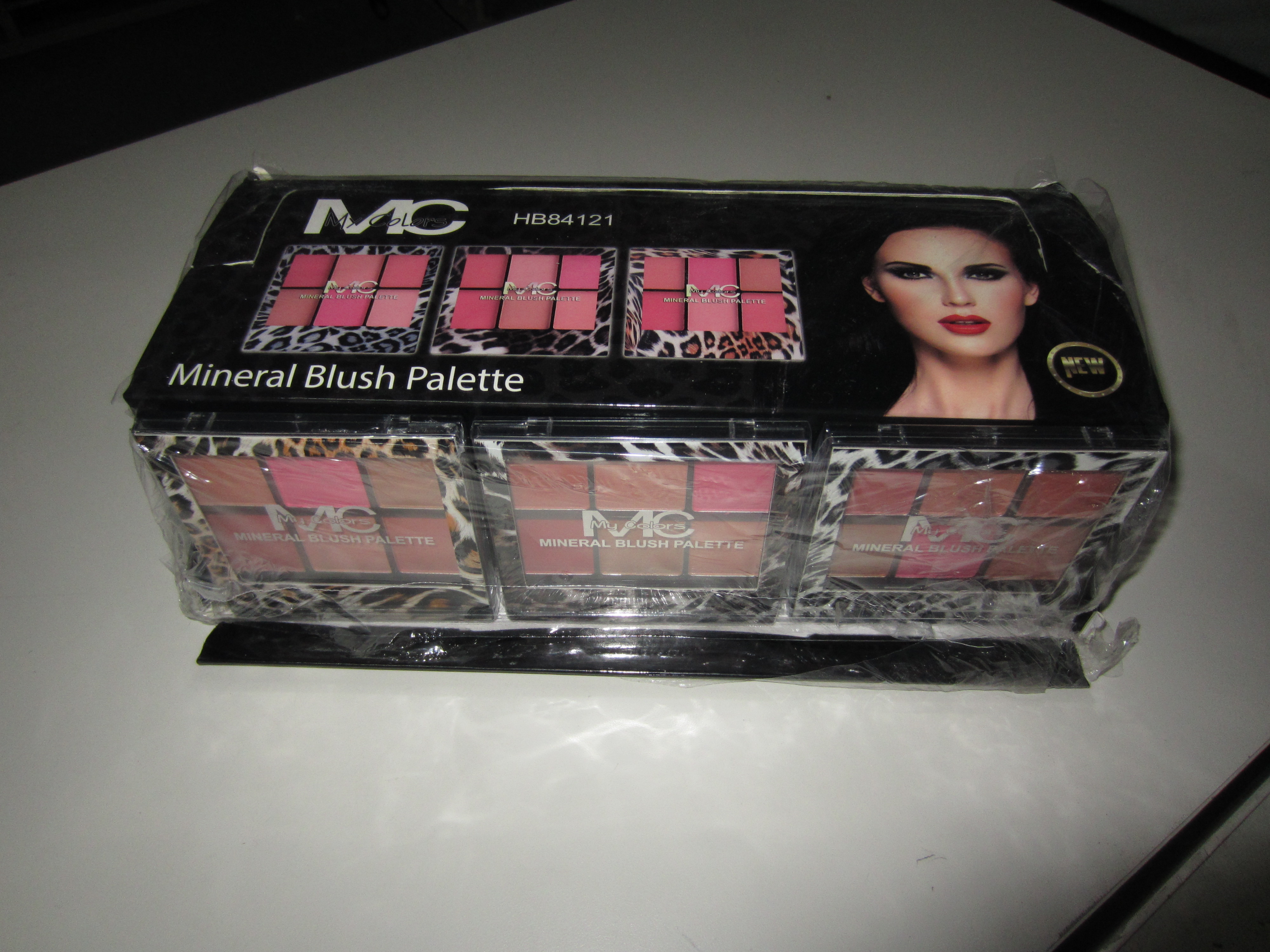 LOTE DE MAQUILLAJE CON VARIEDAD DE PRODUCTOS