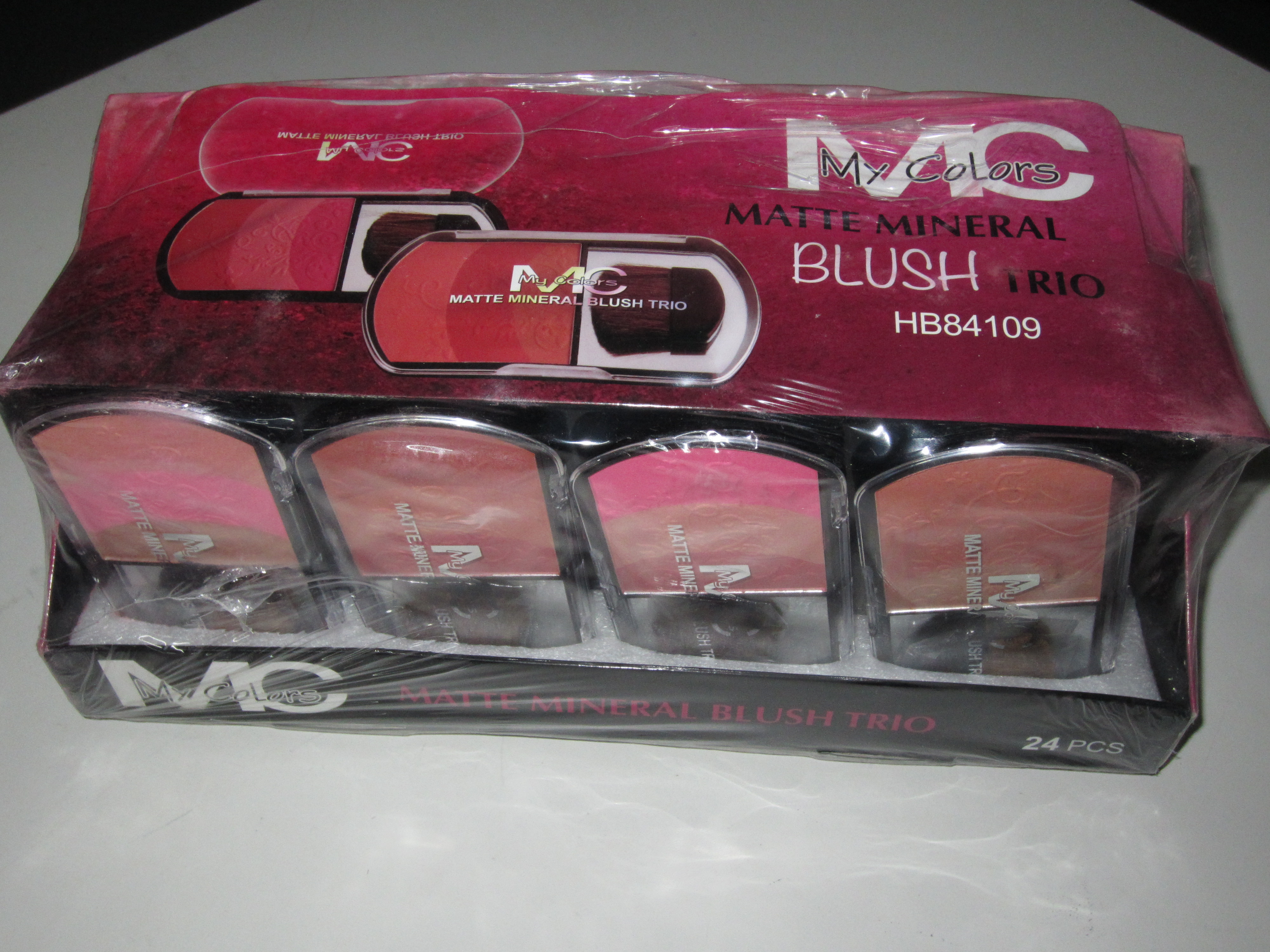 LOTE DE MAQUILLAJE CON VARIEDAD DE PRODUCTOS