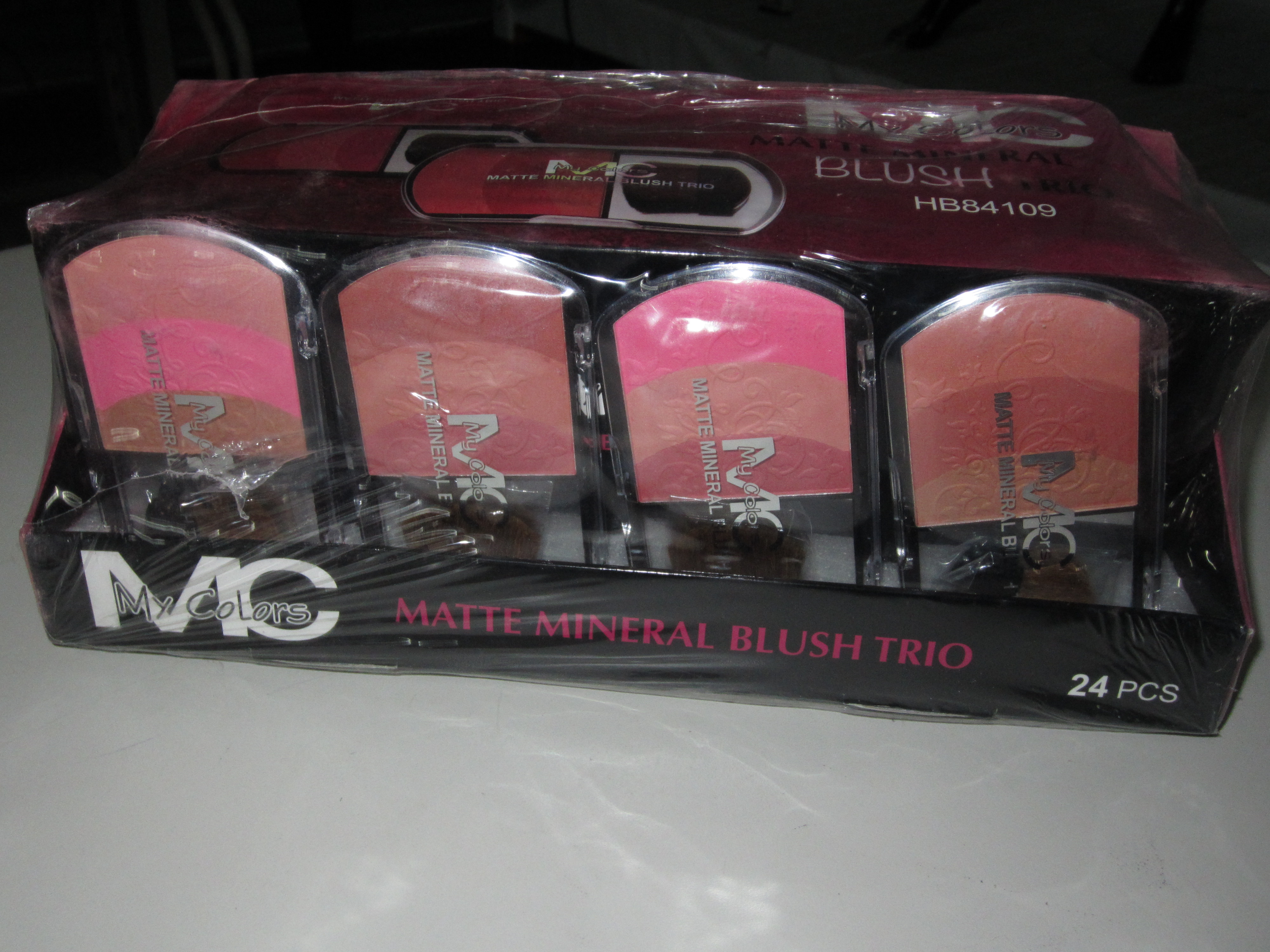 LOTE DE MAQUILLAJE CON VARIEDAD DE PRODUCTOS