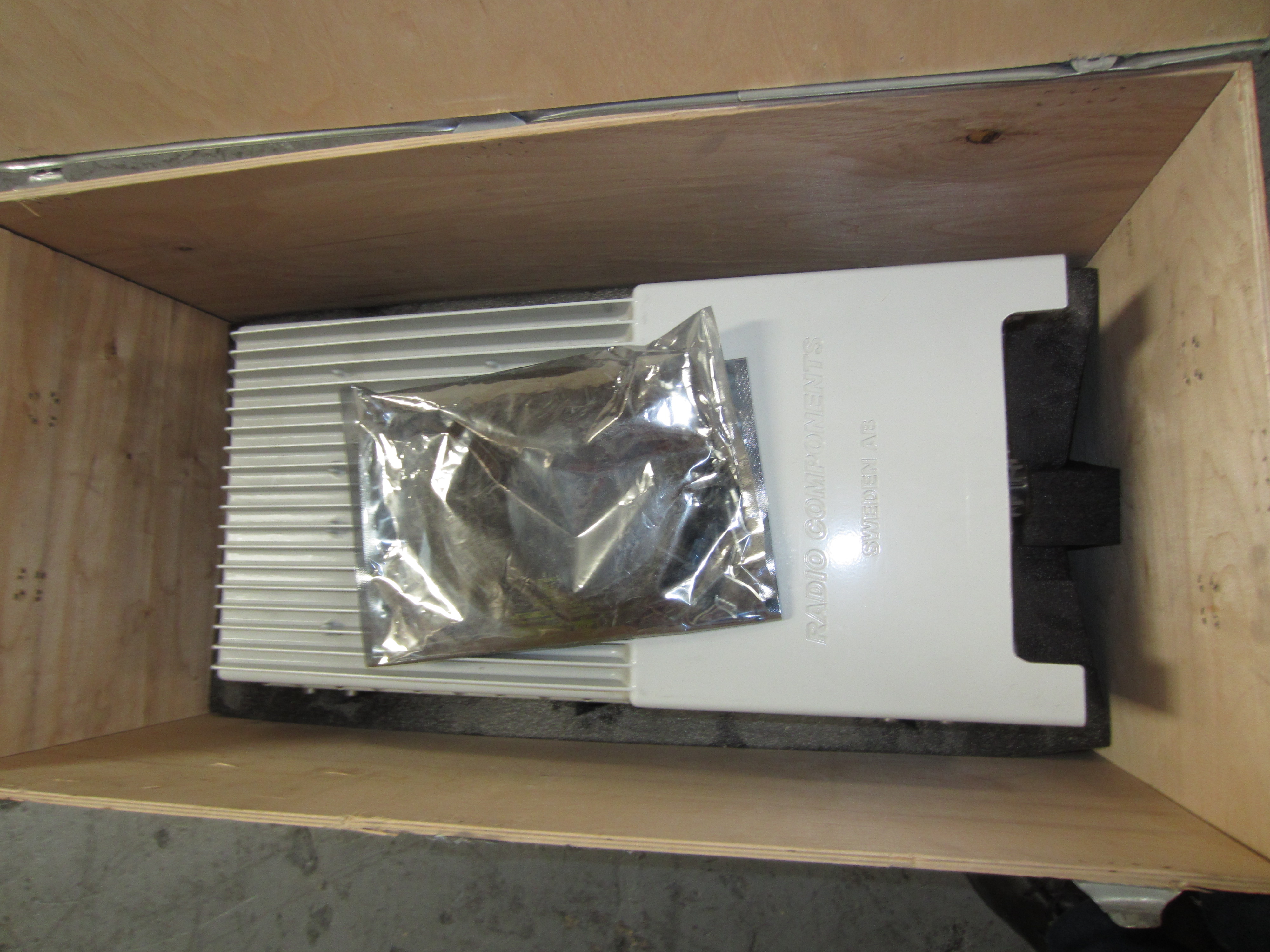 LOTE DE ANTENA PARABOLICA, MULTIMETRO DE MUESTREO Y UPS PARA EXTERIORES