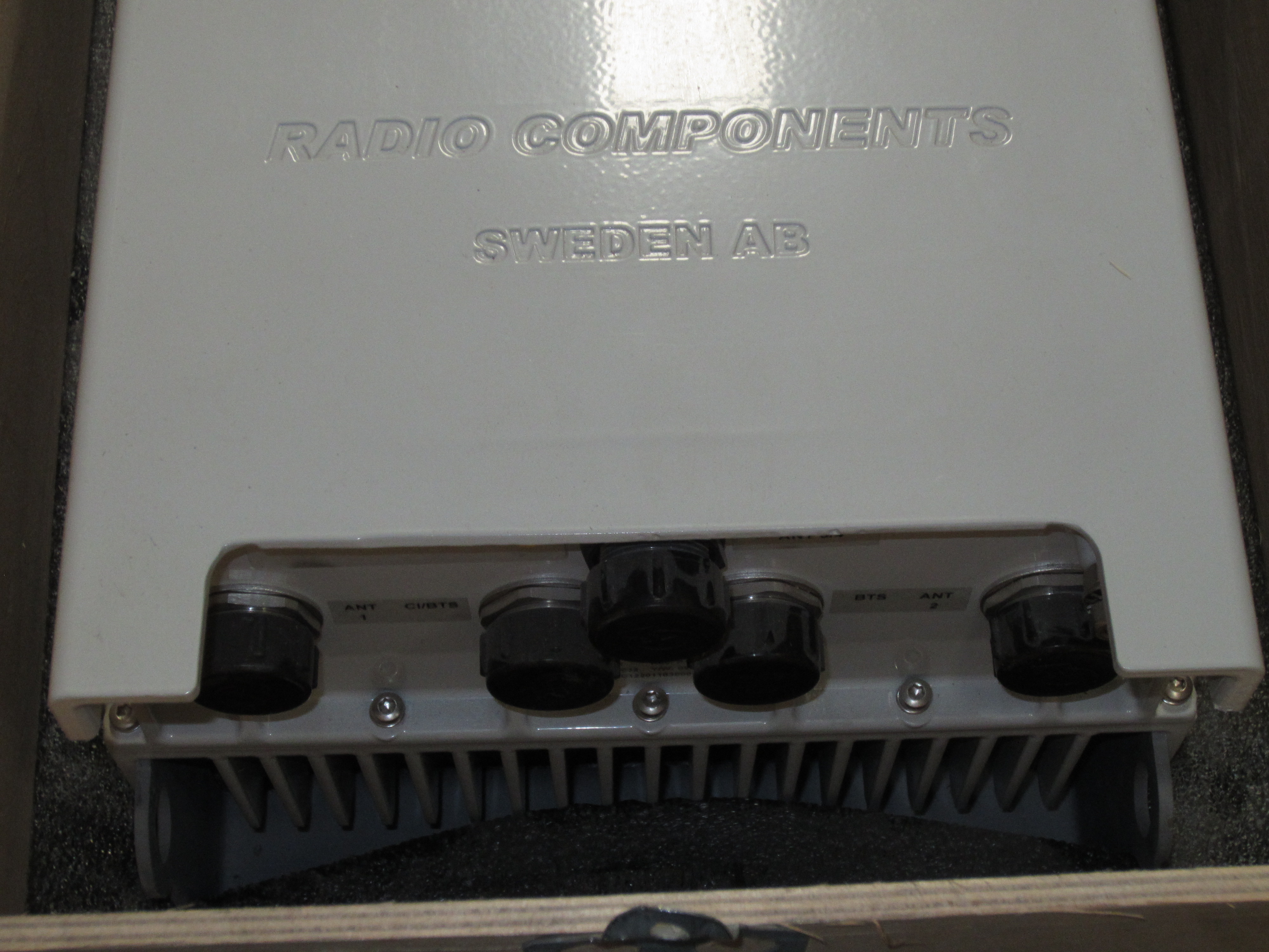 LOTE DE ANTENA PARABOLICA, MULTIMETRO DE MUESTREO Y UPS PARA EXTERIORES