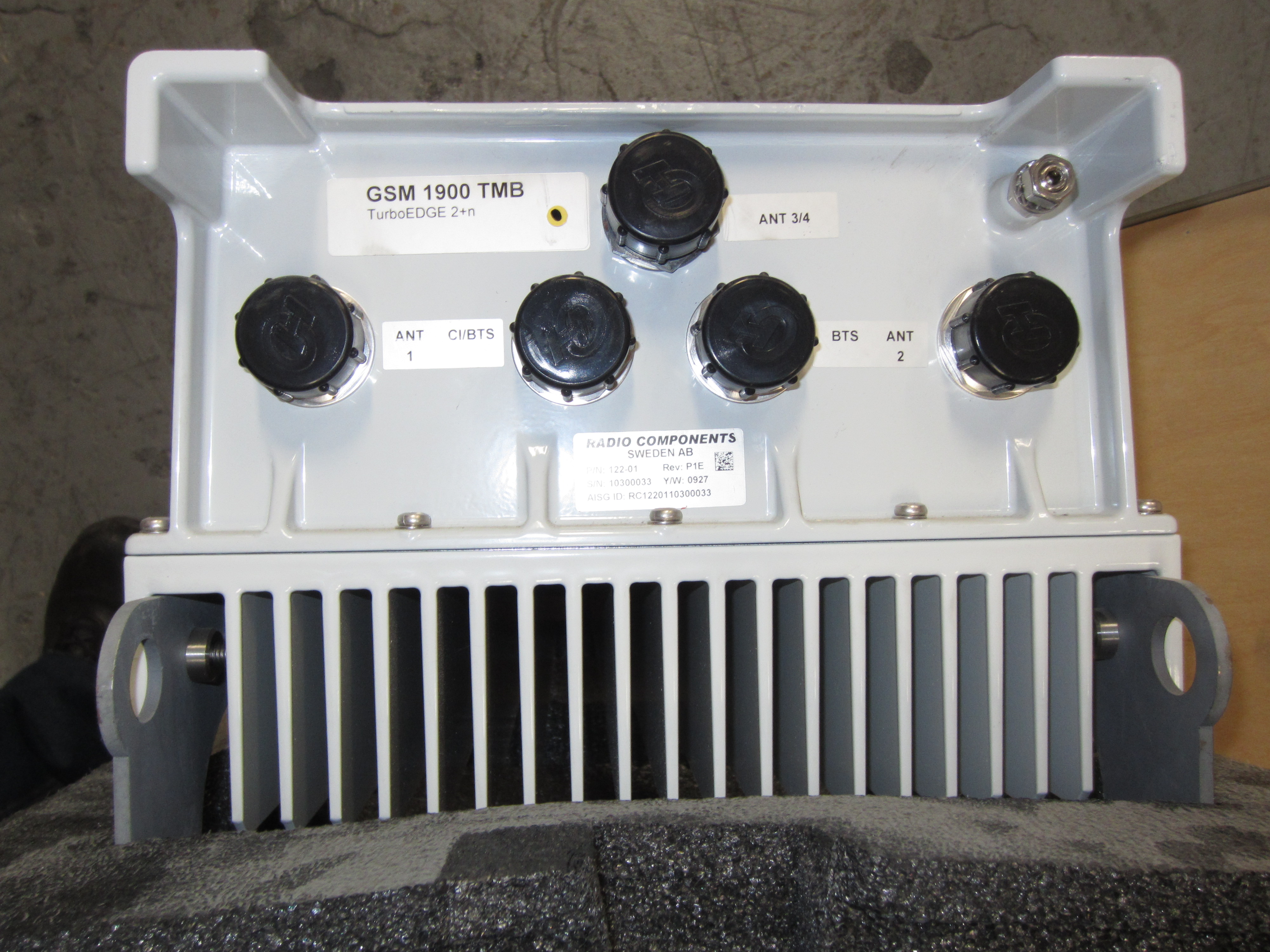 LOTE DE ANTENA PARABOLICA, MULTIMETRO DE MUESTREO Y UPS PARA EXTERIORES