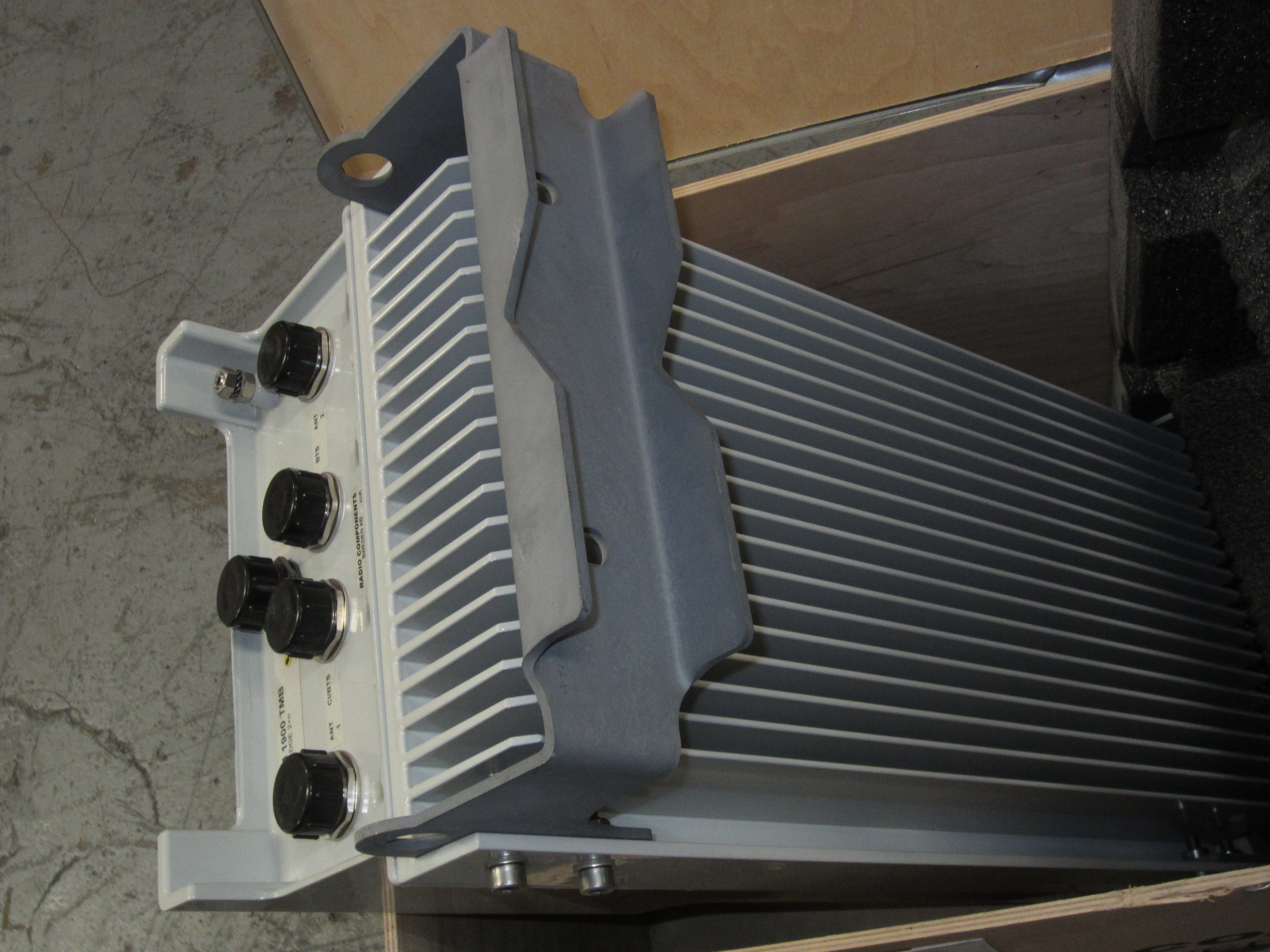 LOTE DE ANTENA PARABOLICA, MULTIMETRO DE MUESTREO Y UPS PARA EXTERIORES