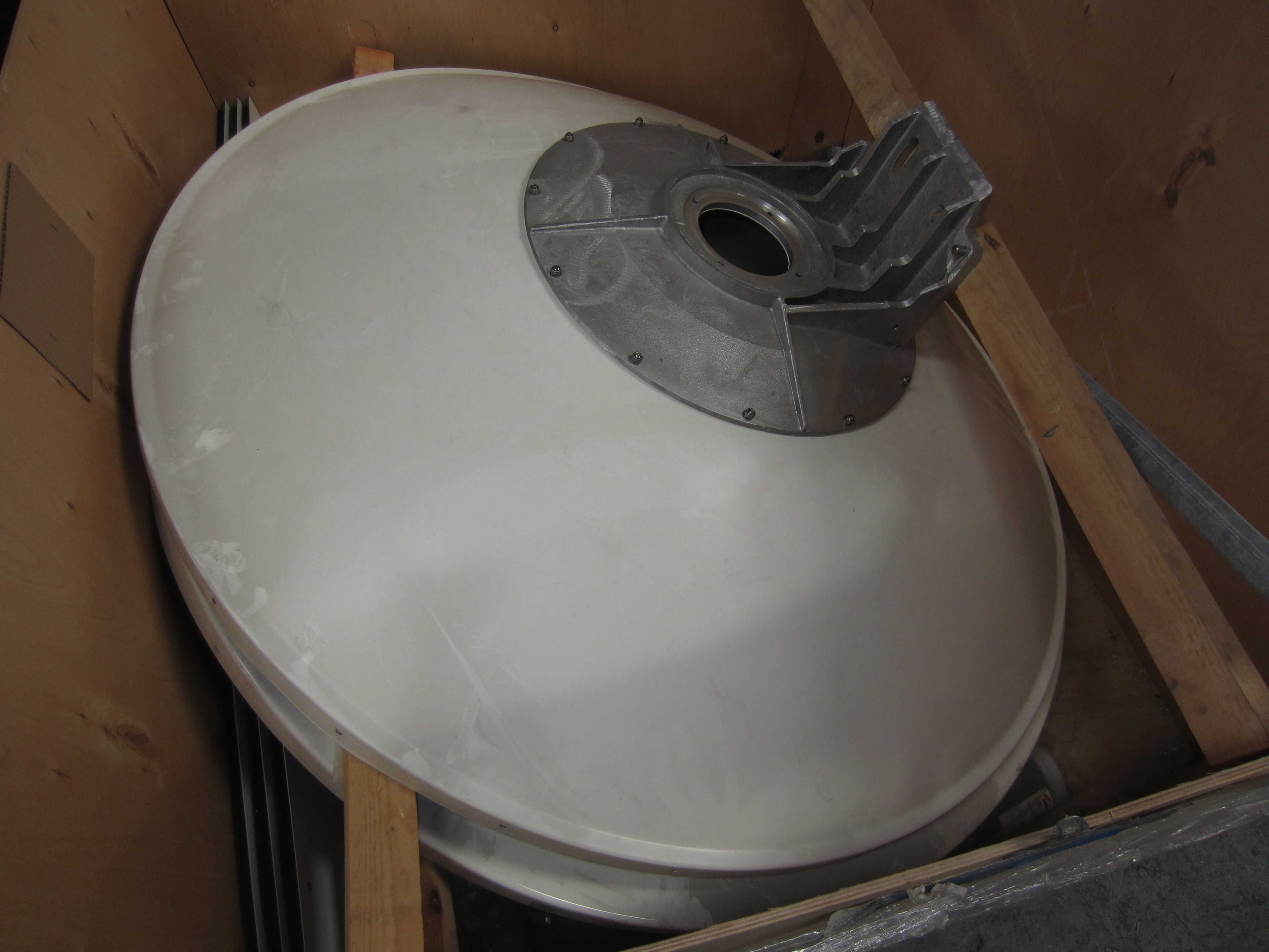 LOTE DE ANTENA PARABOLICA, MULTIMETRO DE MUESTREO Y UPS PARA EXTERIORES