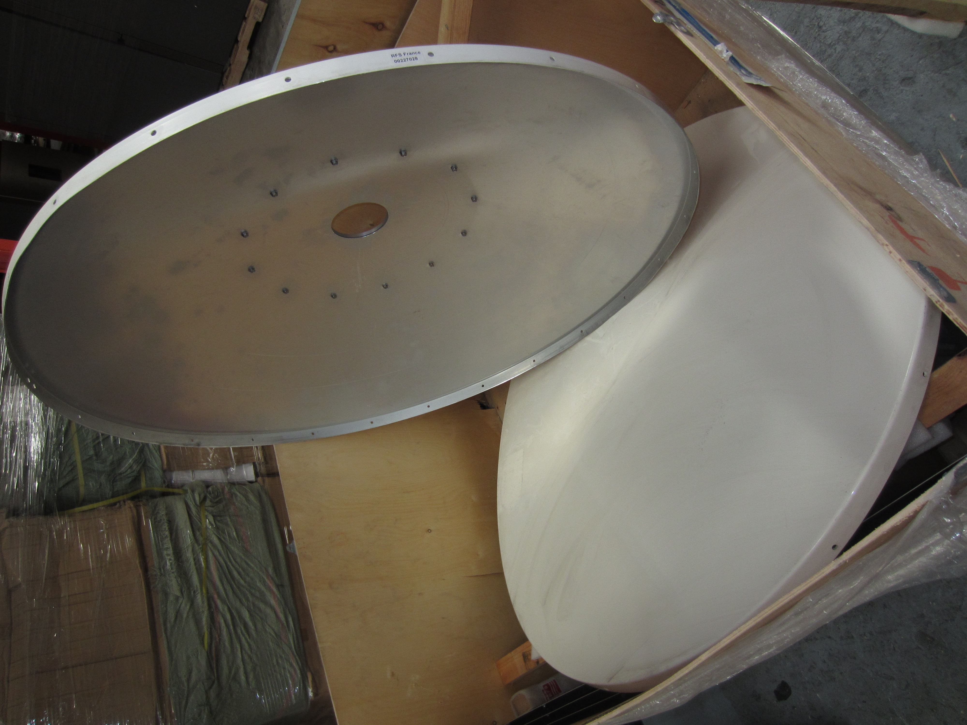 LOTE DE ANTENA PARABOLICA, MULTIMETRO DE MUESTREO Y UPS PARA EXTERIORES