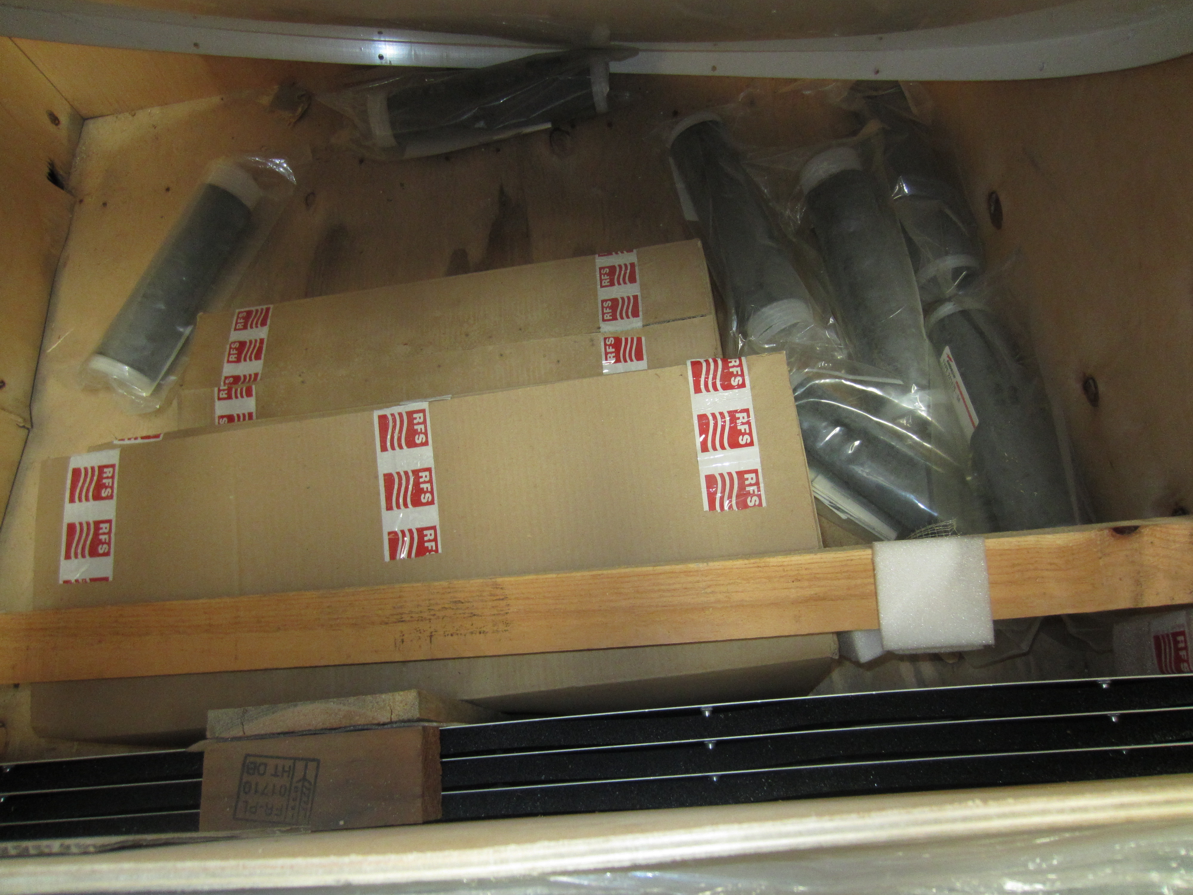 LOTE DE ANTENA PARABOLICA, MULTIMETRO DE MUESTREO Y UPS PARA EXTERIORES