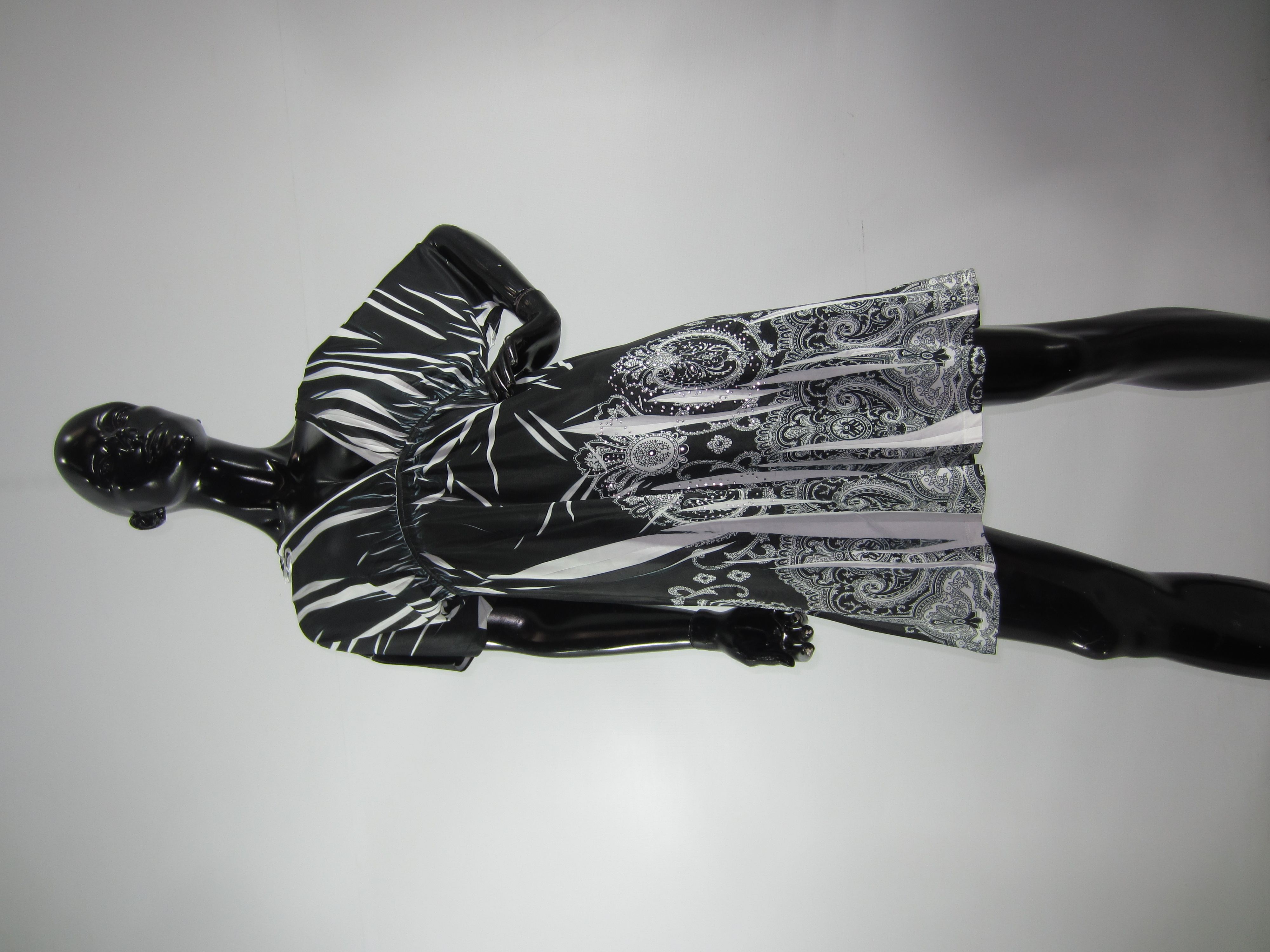 LOTE DE VESTIDOS DIVERSOS EN DIFERENTES ESTILOS Y COLORES #4