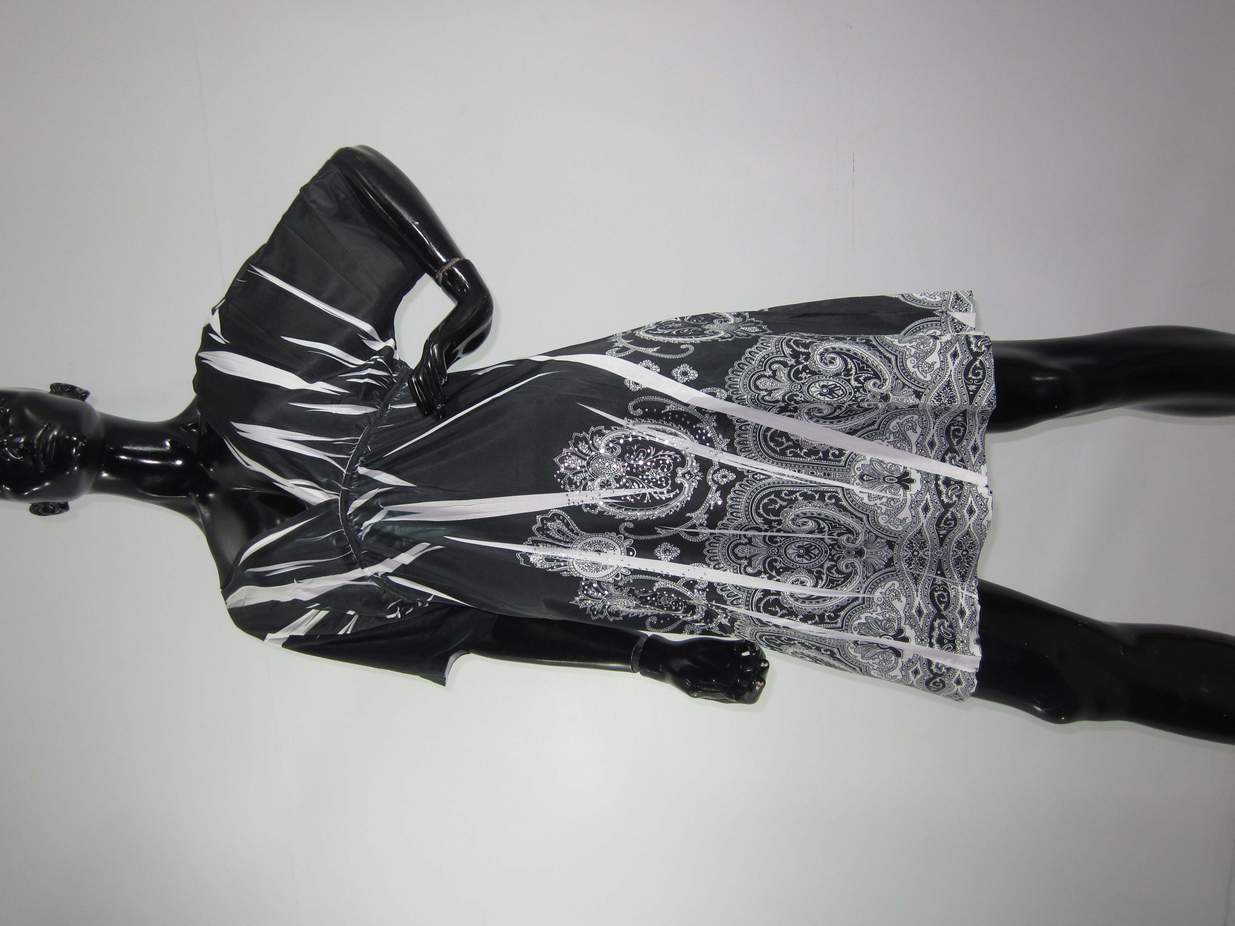 LOTE DE VESTIDOS DIVERSOS EN DIFERENTES ESTILOS Y COLORES #5