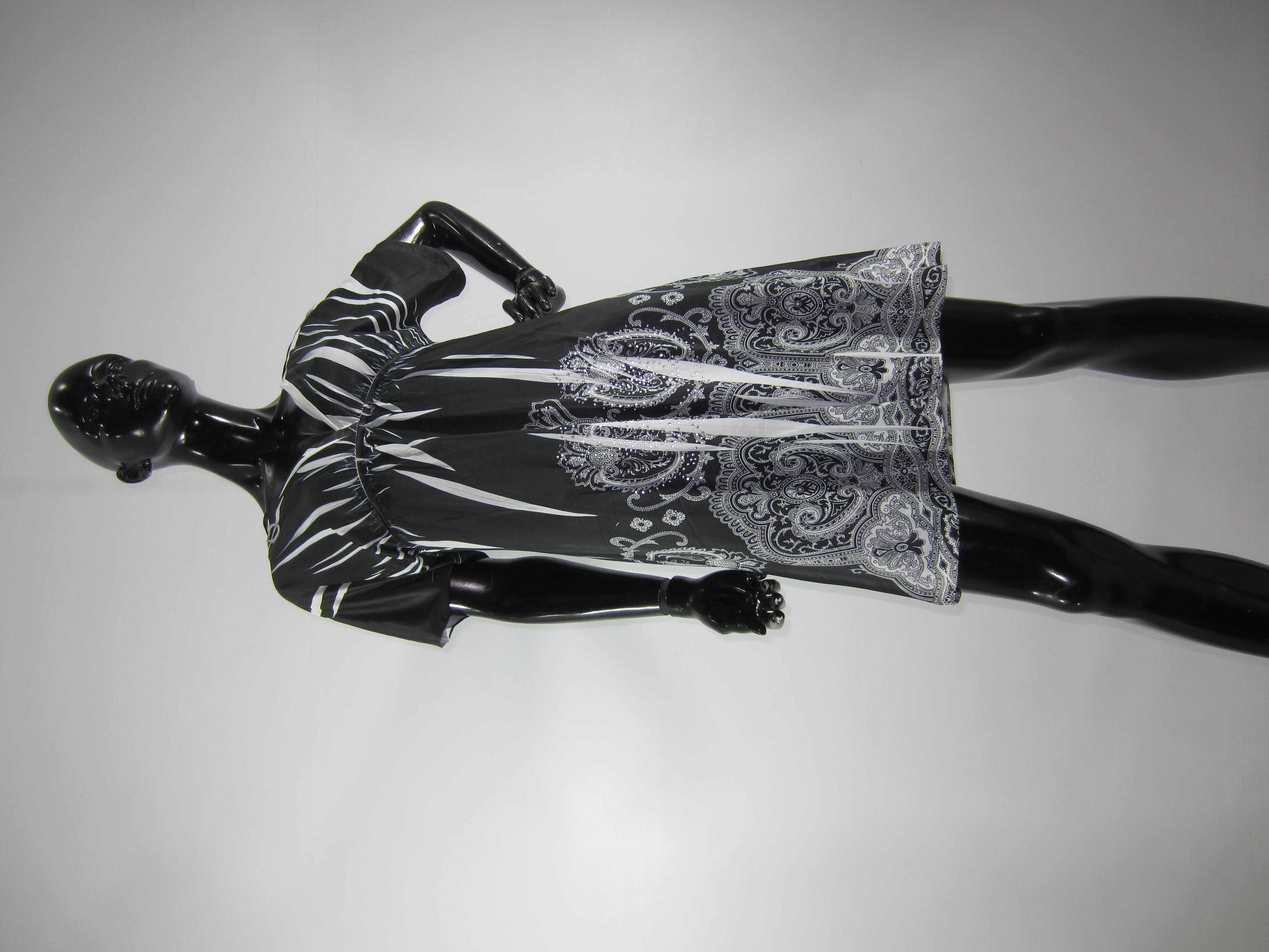 LOTE DE VESTIDOS DIVERSOS EN DIFERENTES ESTILOS Y COLORES #7