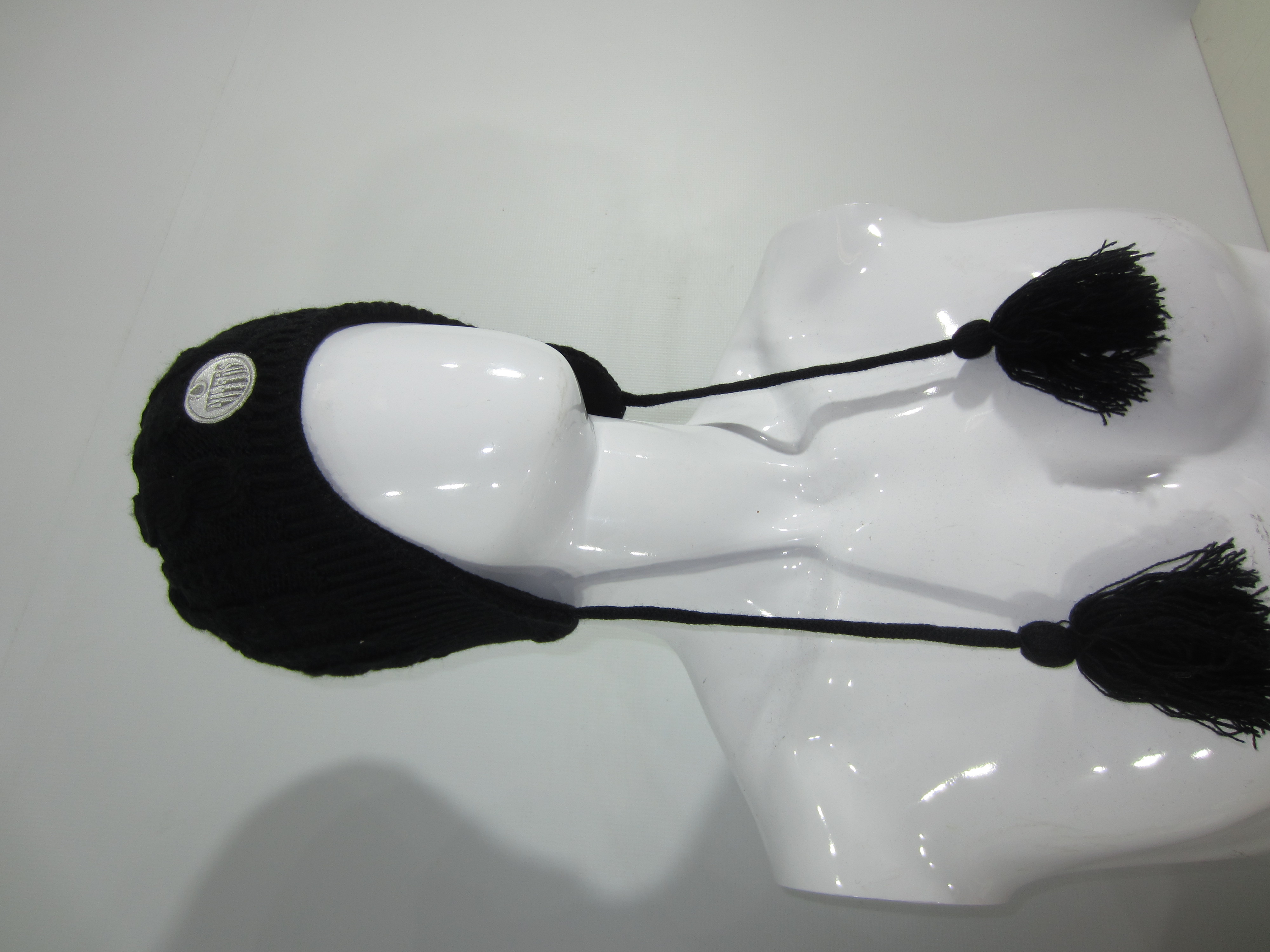 LOTE MIXTO DE ACCESORIOS: GORRAS, GORROS, SOMBREROS, BOINAS, TENIS Y PLAYERAS DEPORTIVAS