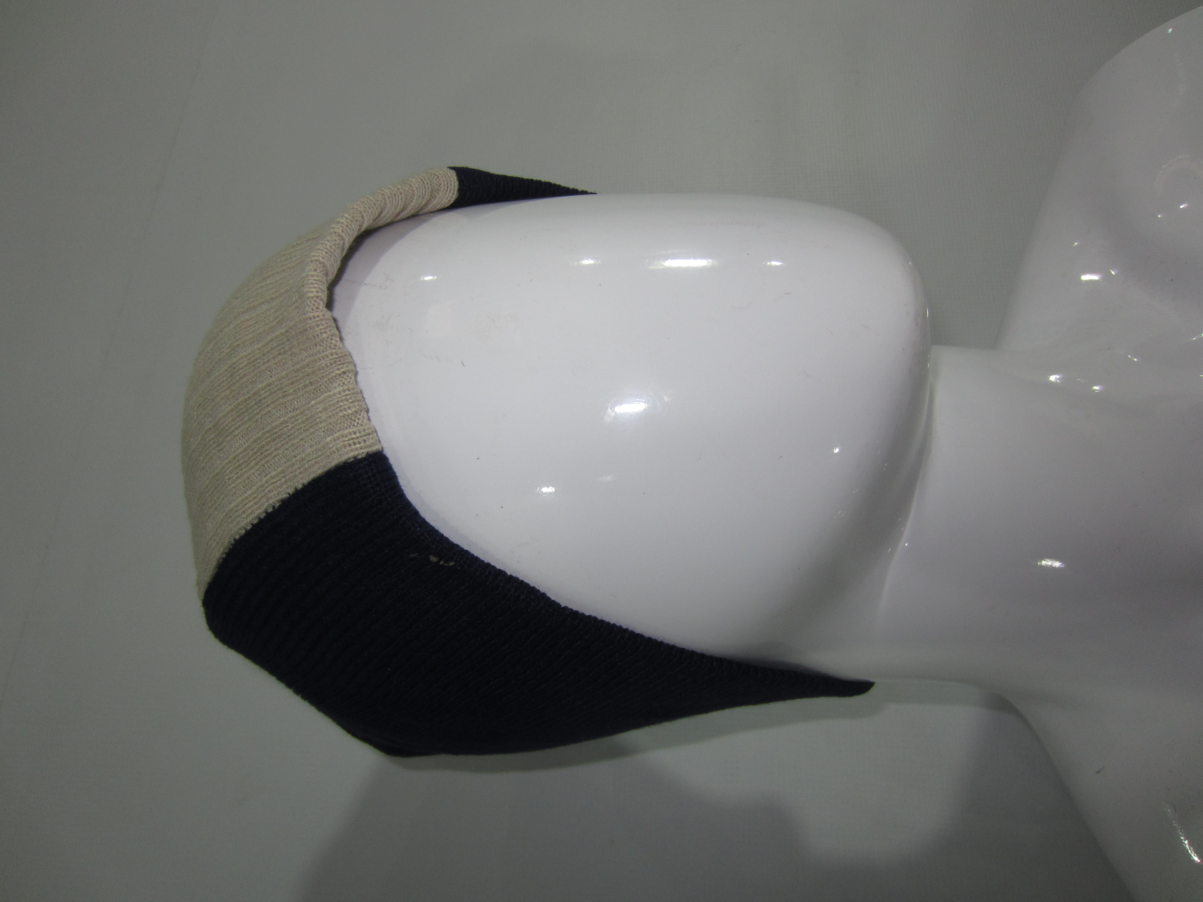 LOTE MIXTO DE ACCESORIOS: GORRAS, GORROS, SOMBREROS, BOINAS, TENIS Y PLAYERAS DEPORTIVAS