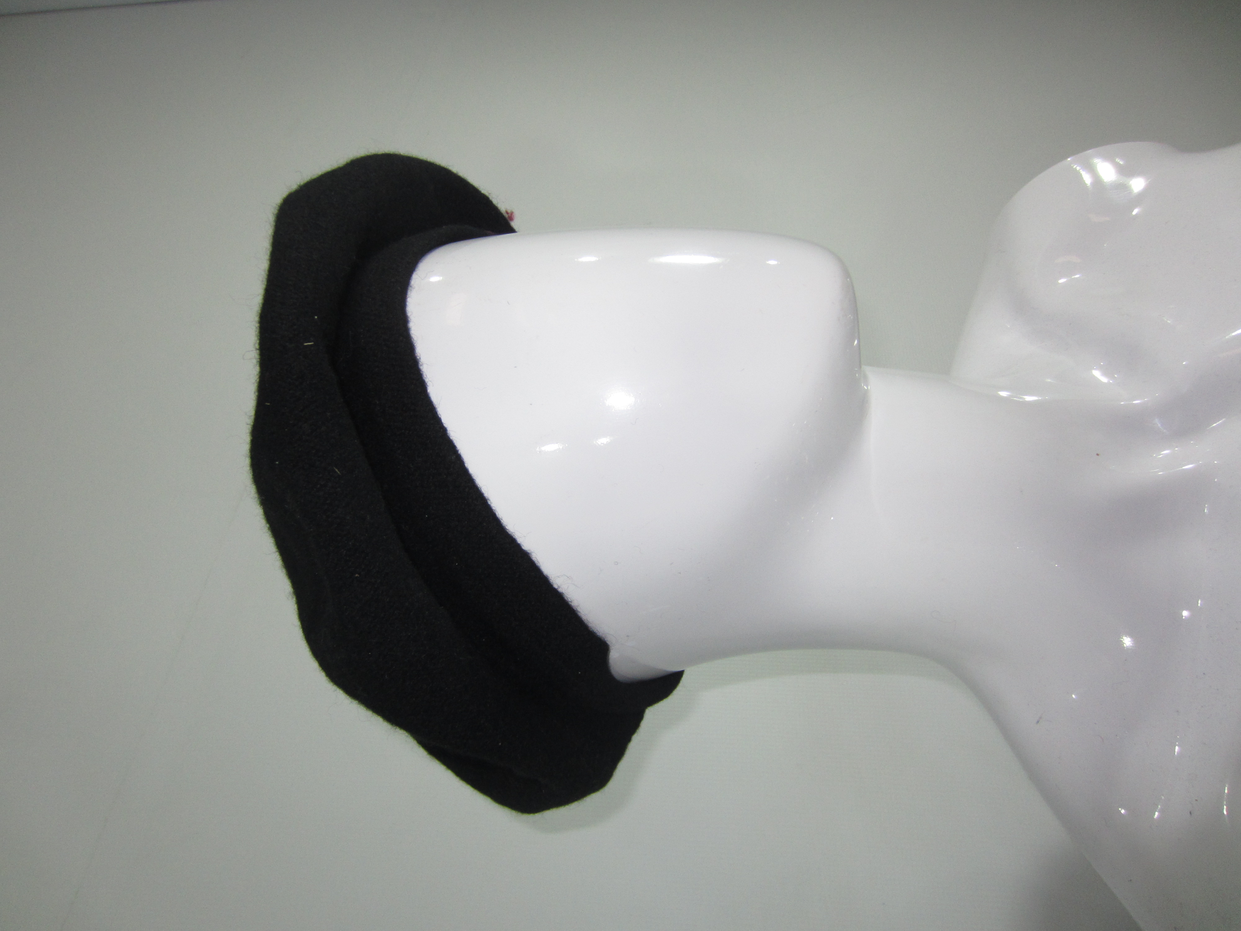 LOTE MIXTO DE ACCESORIOS: GORRAS, GORROS, SOMBREROS, BOINAS, TENIS Y PLAYERAS DEPORTIVAS