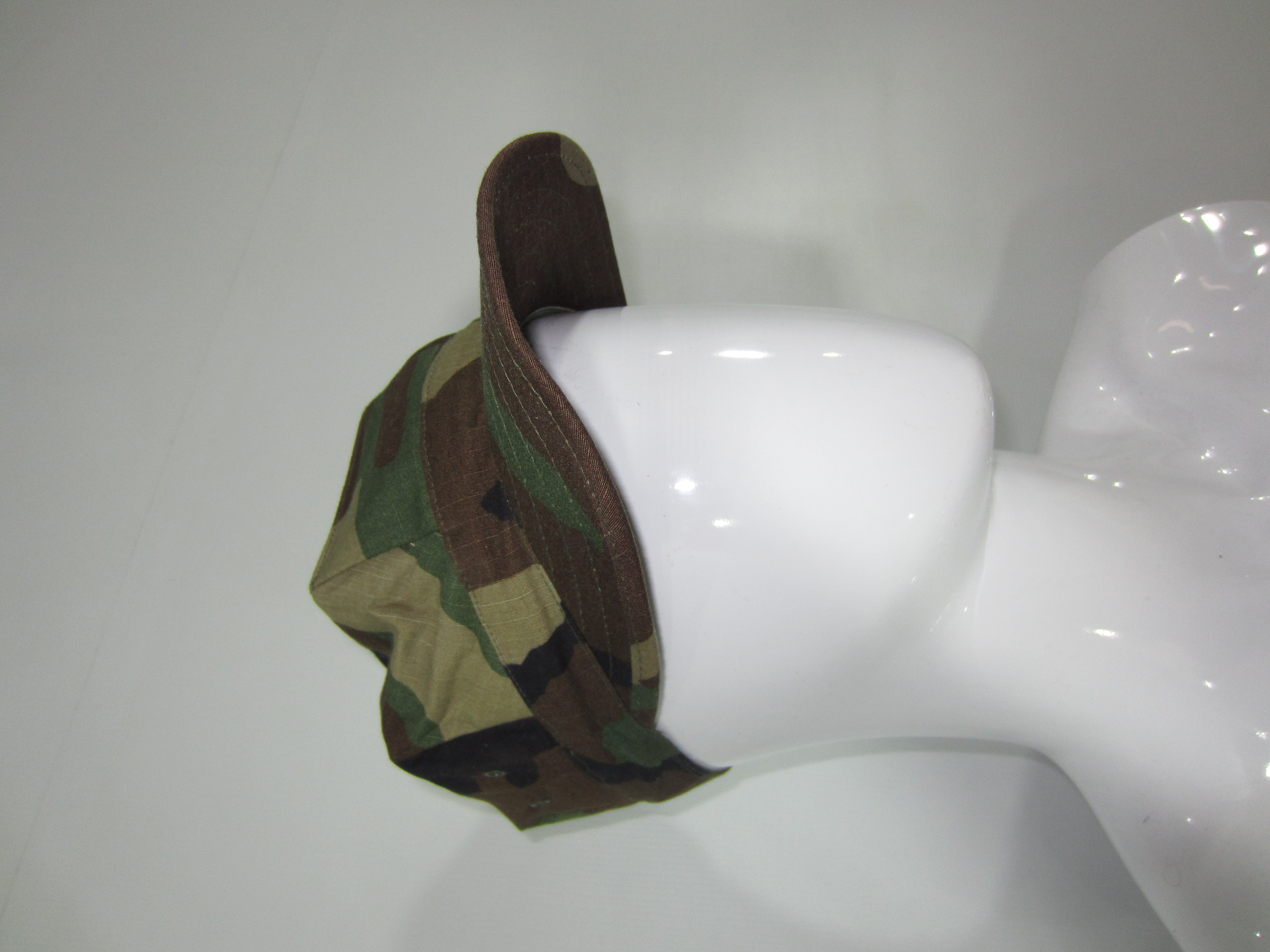 LOTE MIXTO DE ACCESORIOS: GORRAS, GORROS, SOMBREROS, BOINAS, TENIS Y PLAYERAS DEPORTIVAS