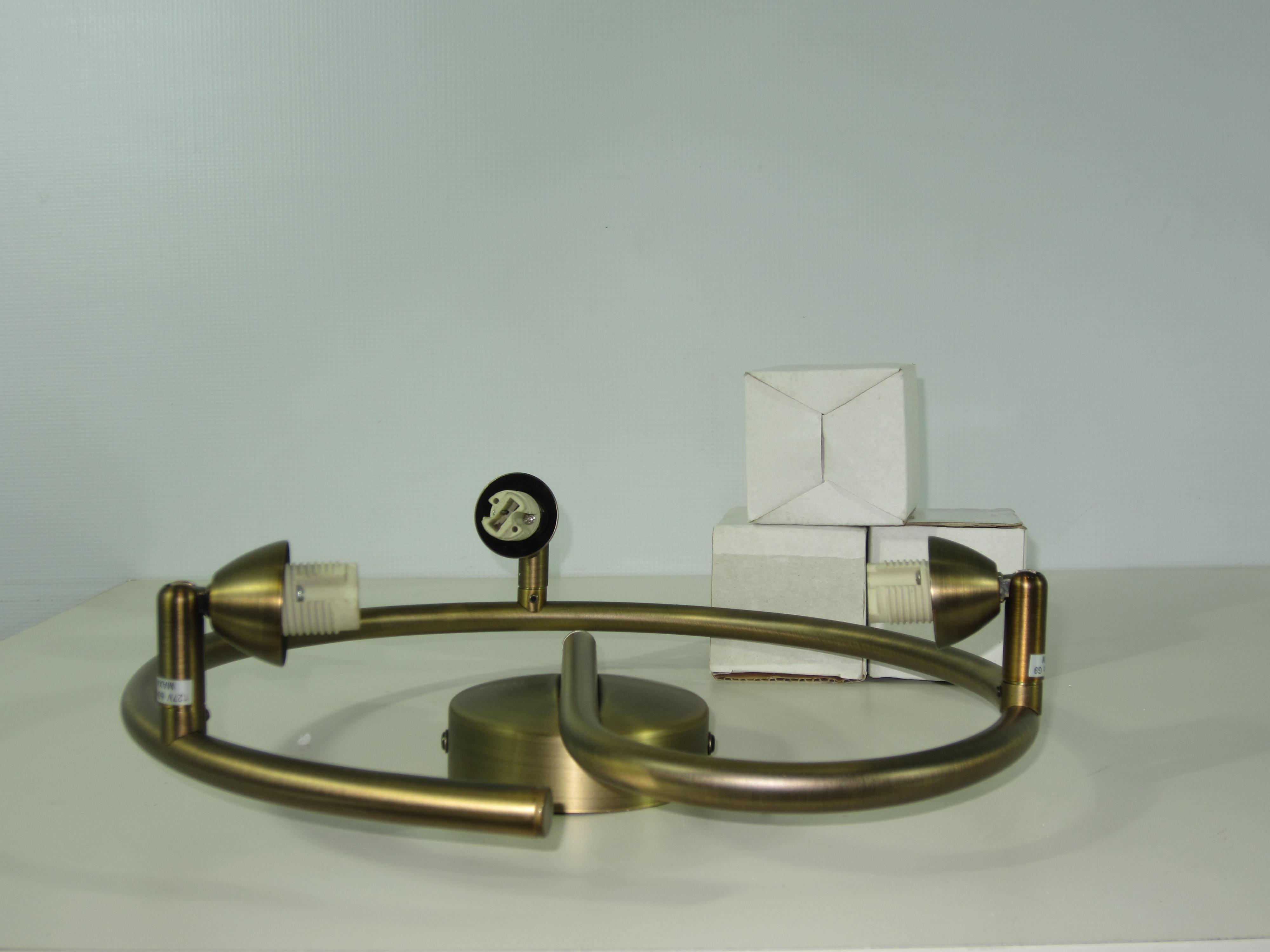 LOTE DE LAMPARAS Y ACCESORIOS DIVERSOS