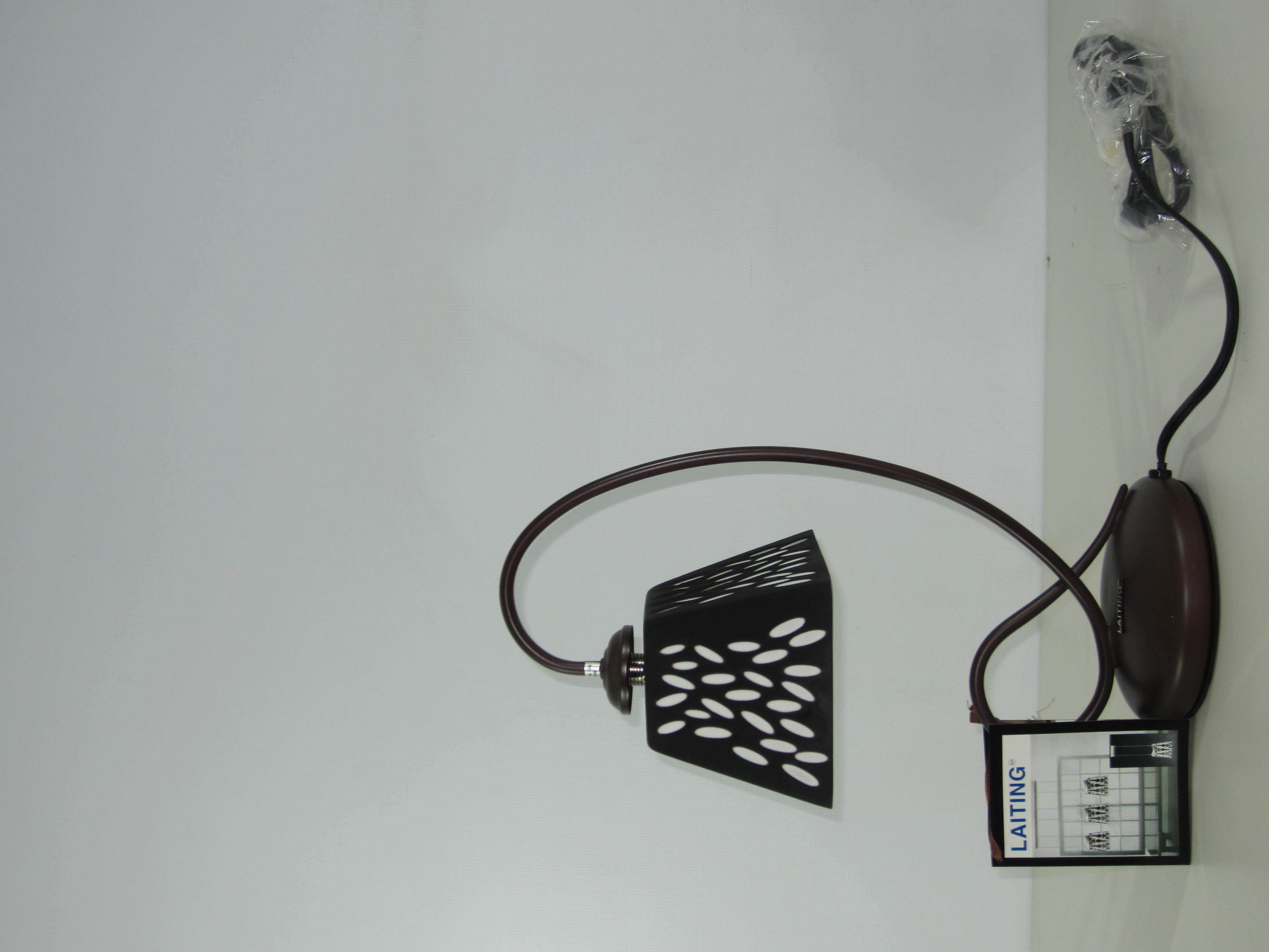 LOTE DE LAMPARAS Y ACCESORIOS DIVERSOS