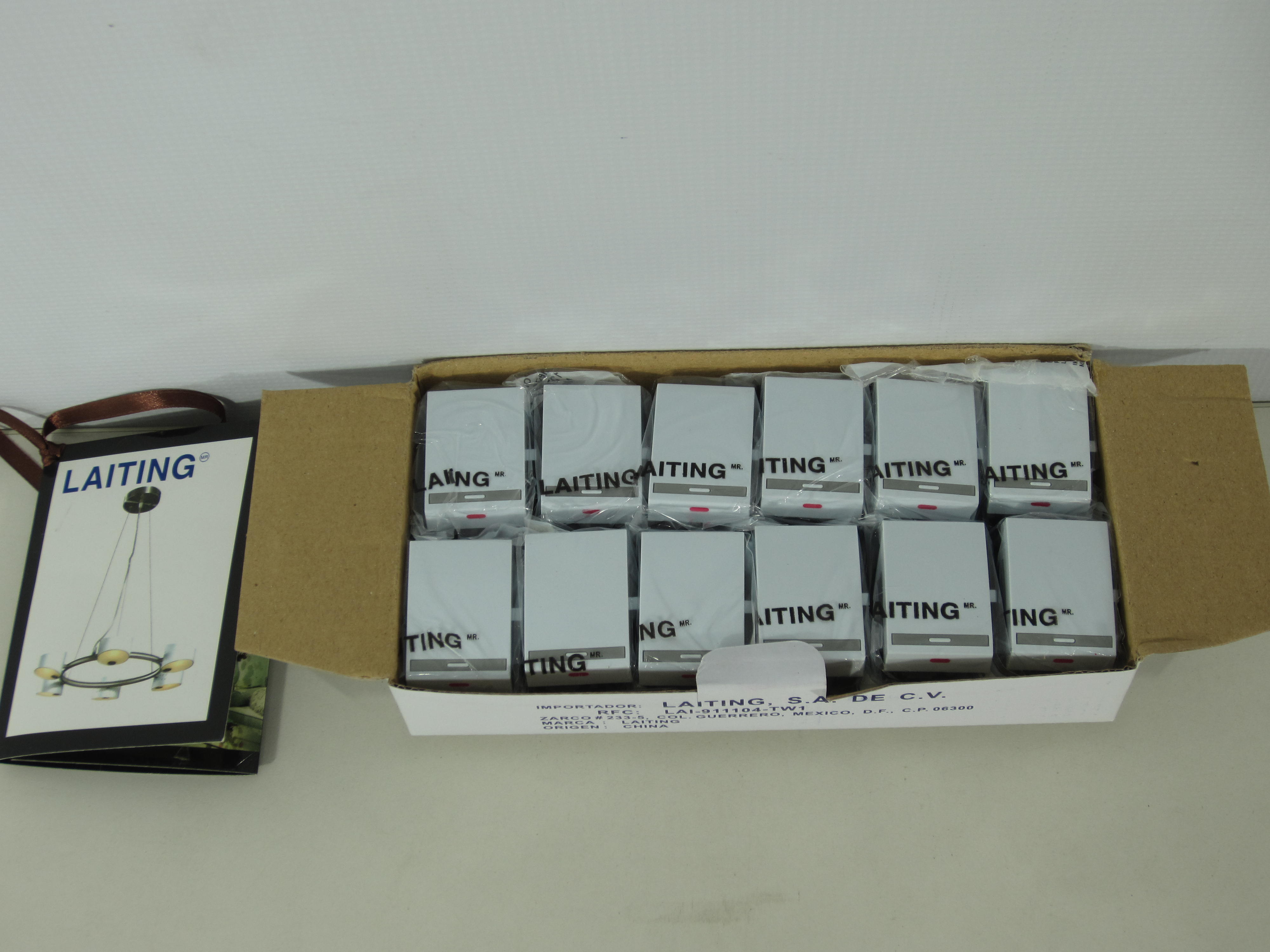 LOTE DE LAMPARAS Y ACCESORIOS DIVERSOS