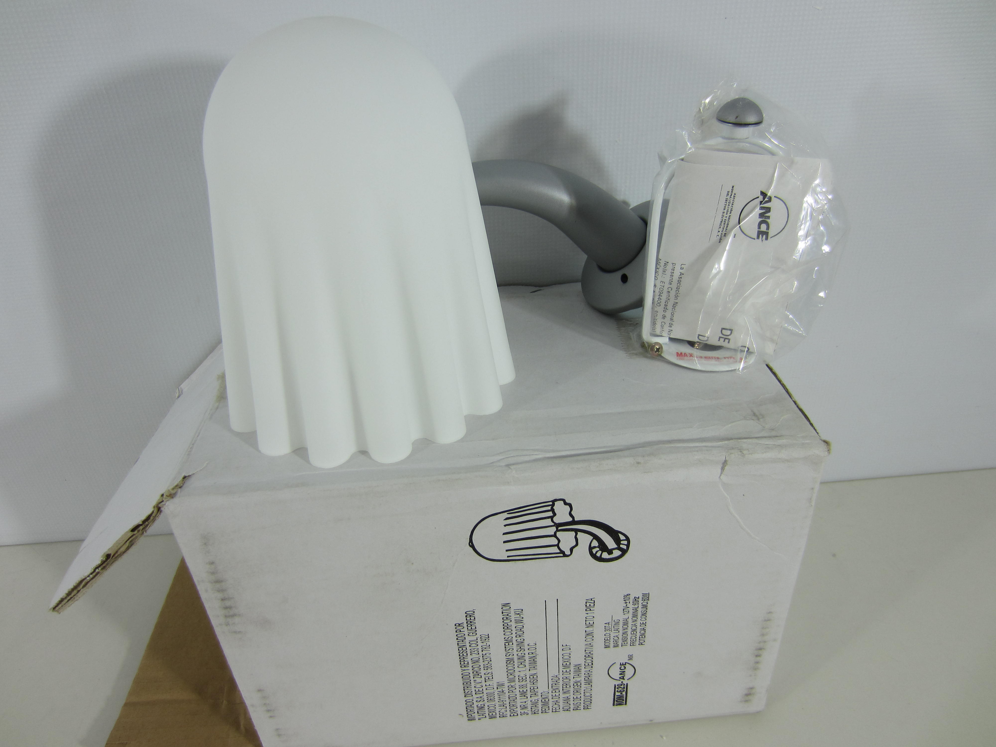 LOTE DE LAMPARAS Y ACCESORIOS DIVERSOS