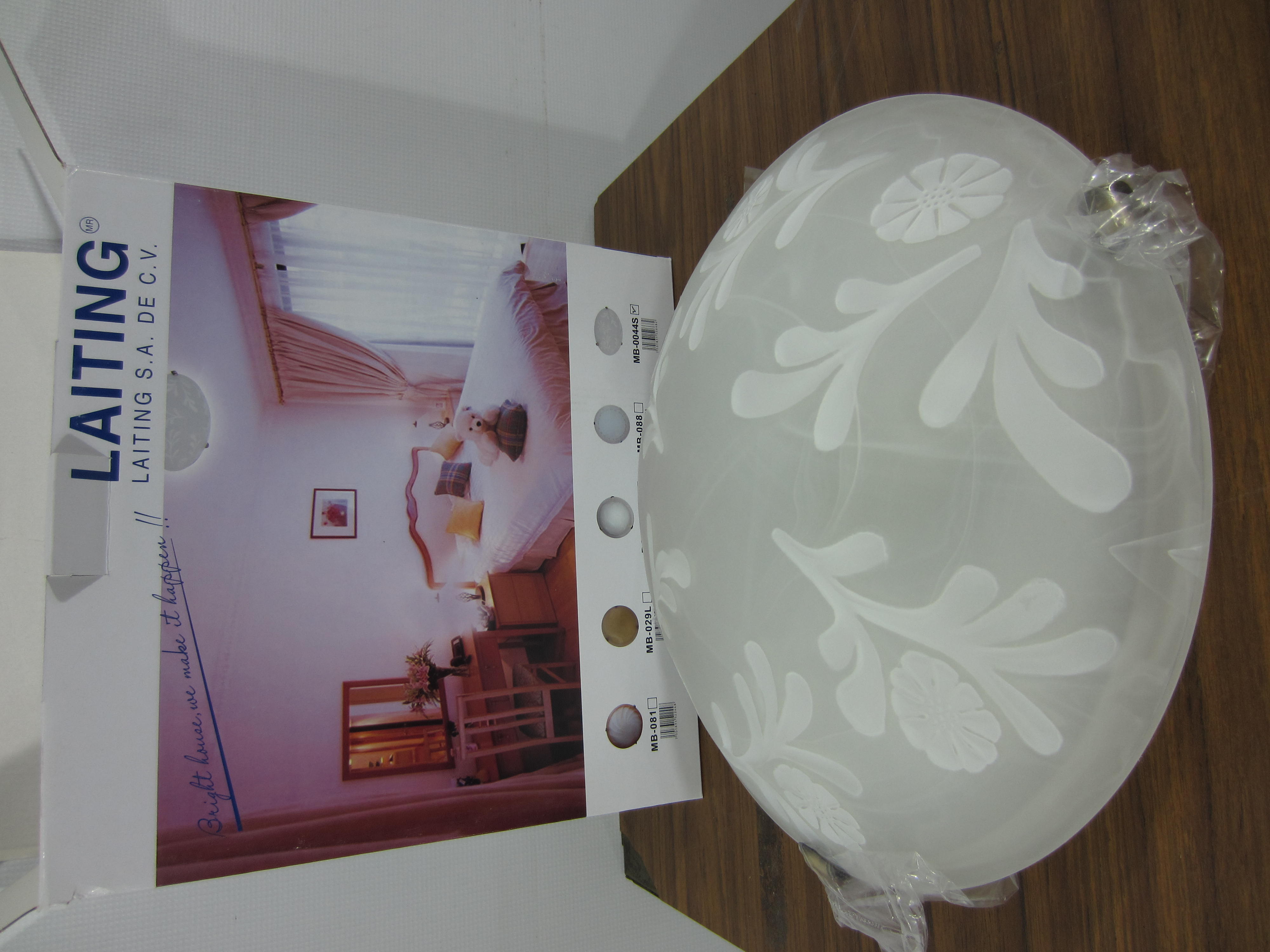 LOTE DE LAMPARAS Y ACCESORIOS DIVERSOS