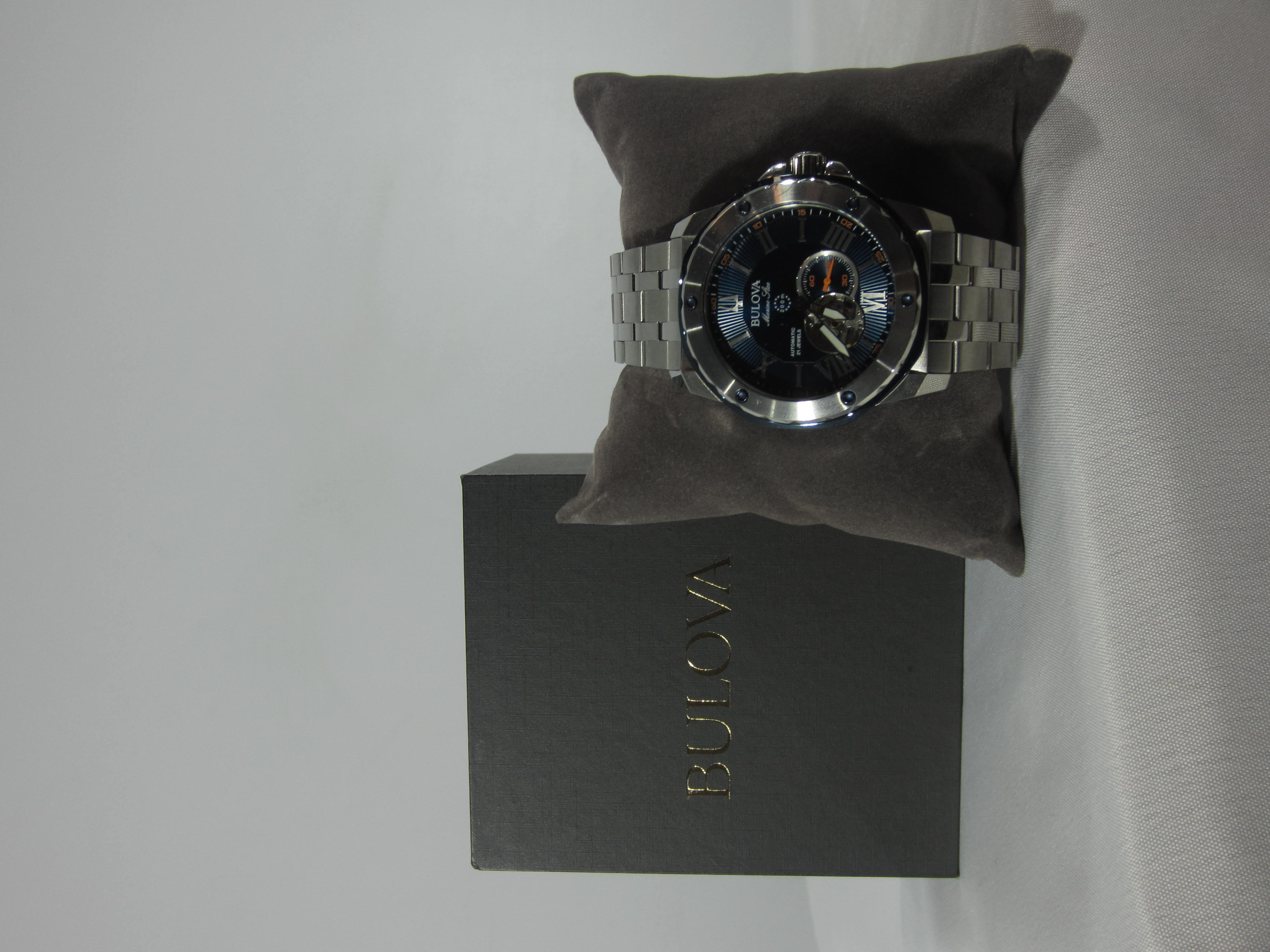 LOTE EXCLUSIVO DE RELOJES Y GAFAS DE MARCA RECONOCIDA