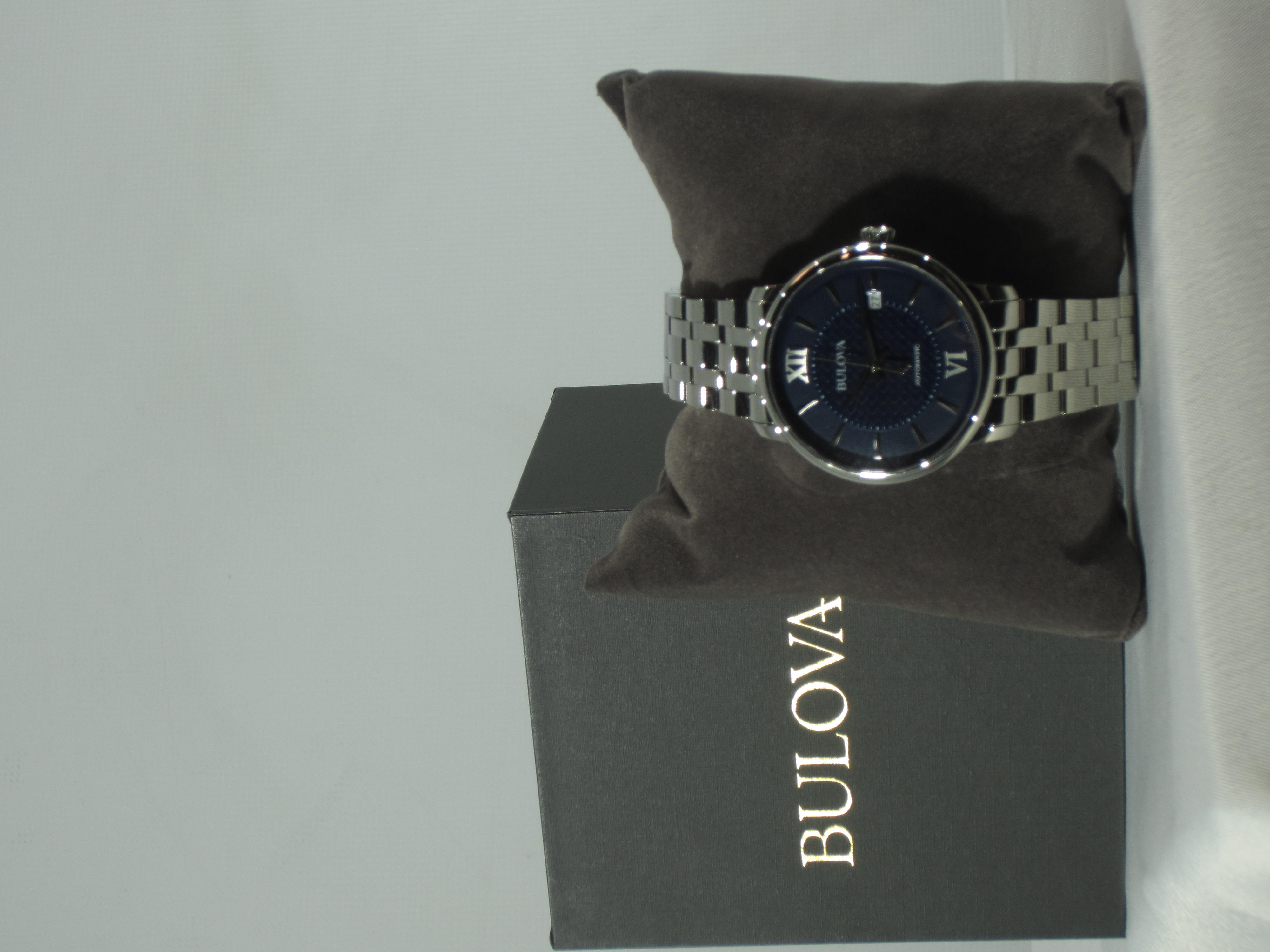 LOTE EXCLUSIVO DE RELOJES Y GAFAS DE MARCA RECONOCIDA