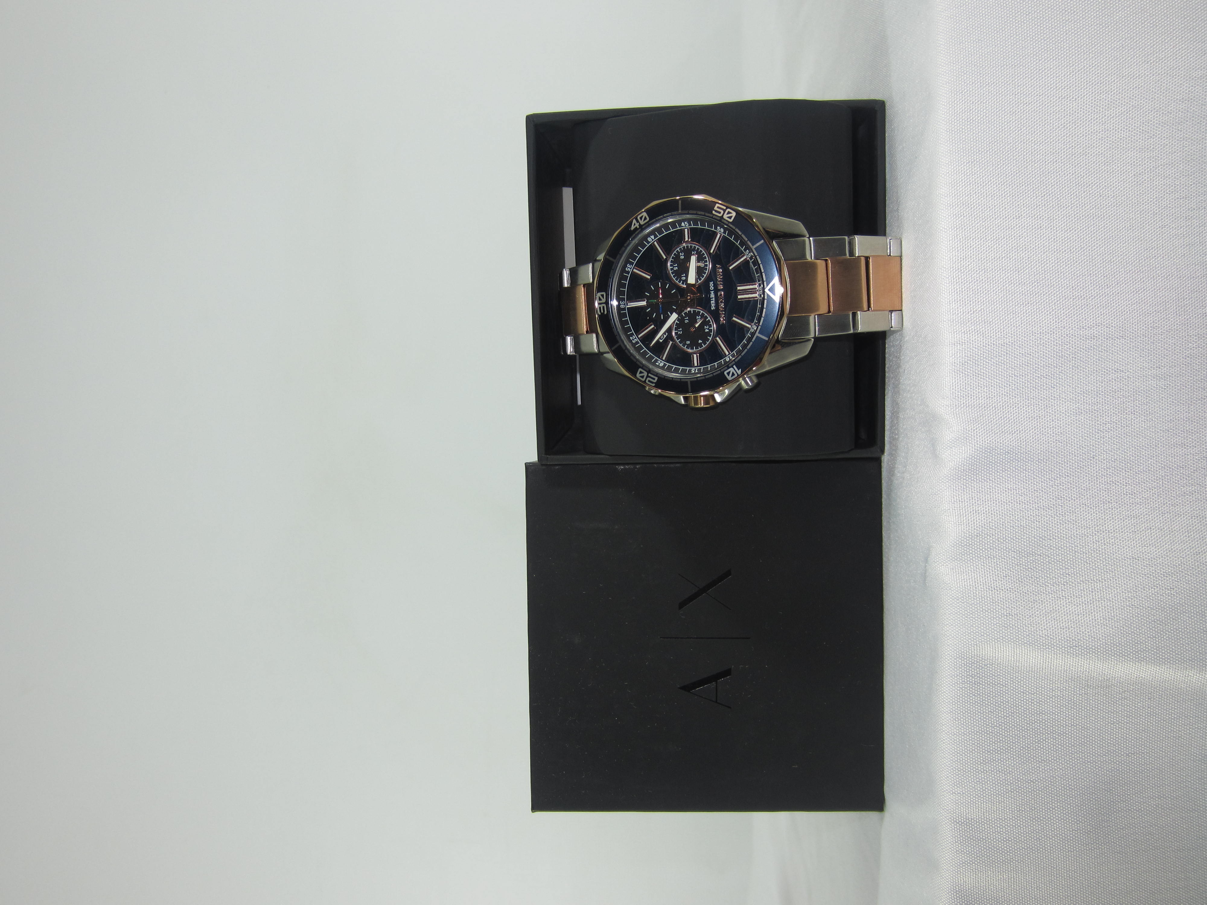 LOTE EXCLUSIVO DE RELOJES Y GAFAS DE MARCA RECONOCIDA