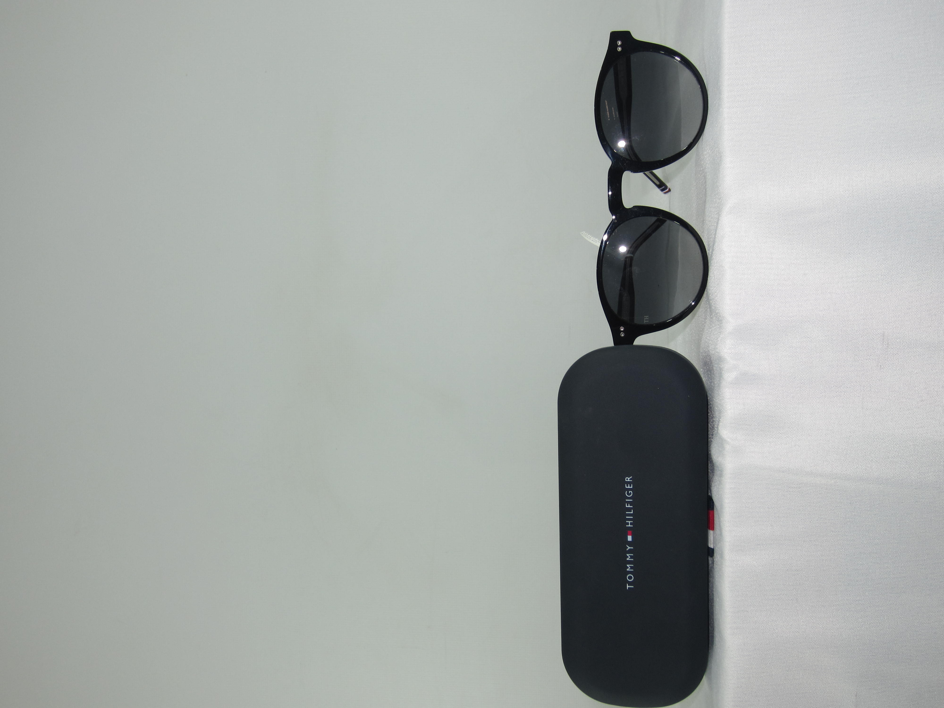 LOTE EXCLUSIVO DE RELOJES Y GAFAS DE MARCA RECONOCIDA