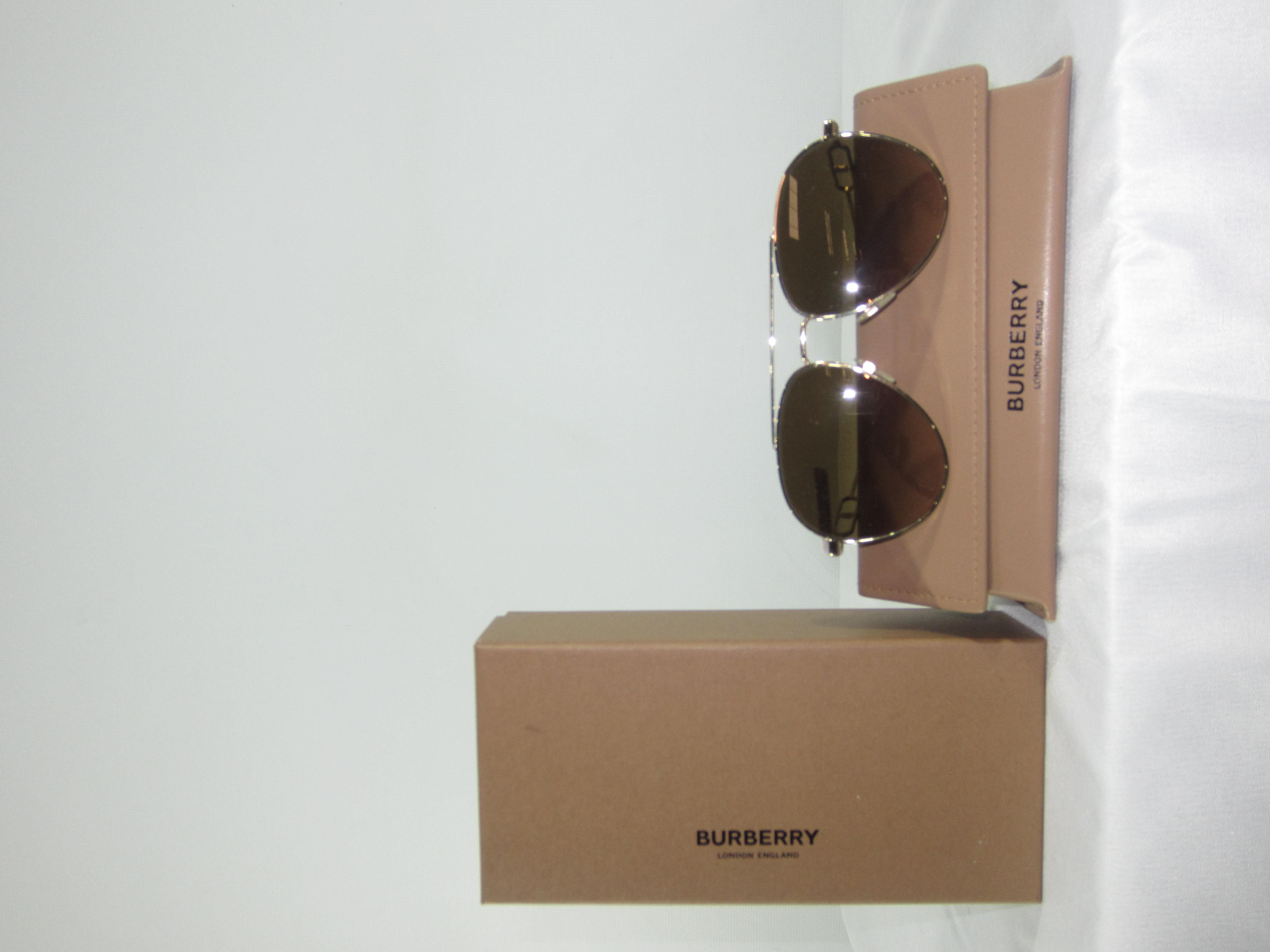 LOTE EXCLUSIVO DE RELOJES Y GAFAS DE MARCA RECONOCIDA