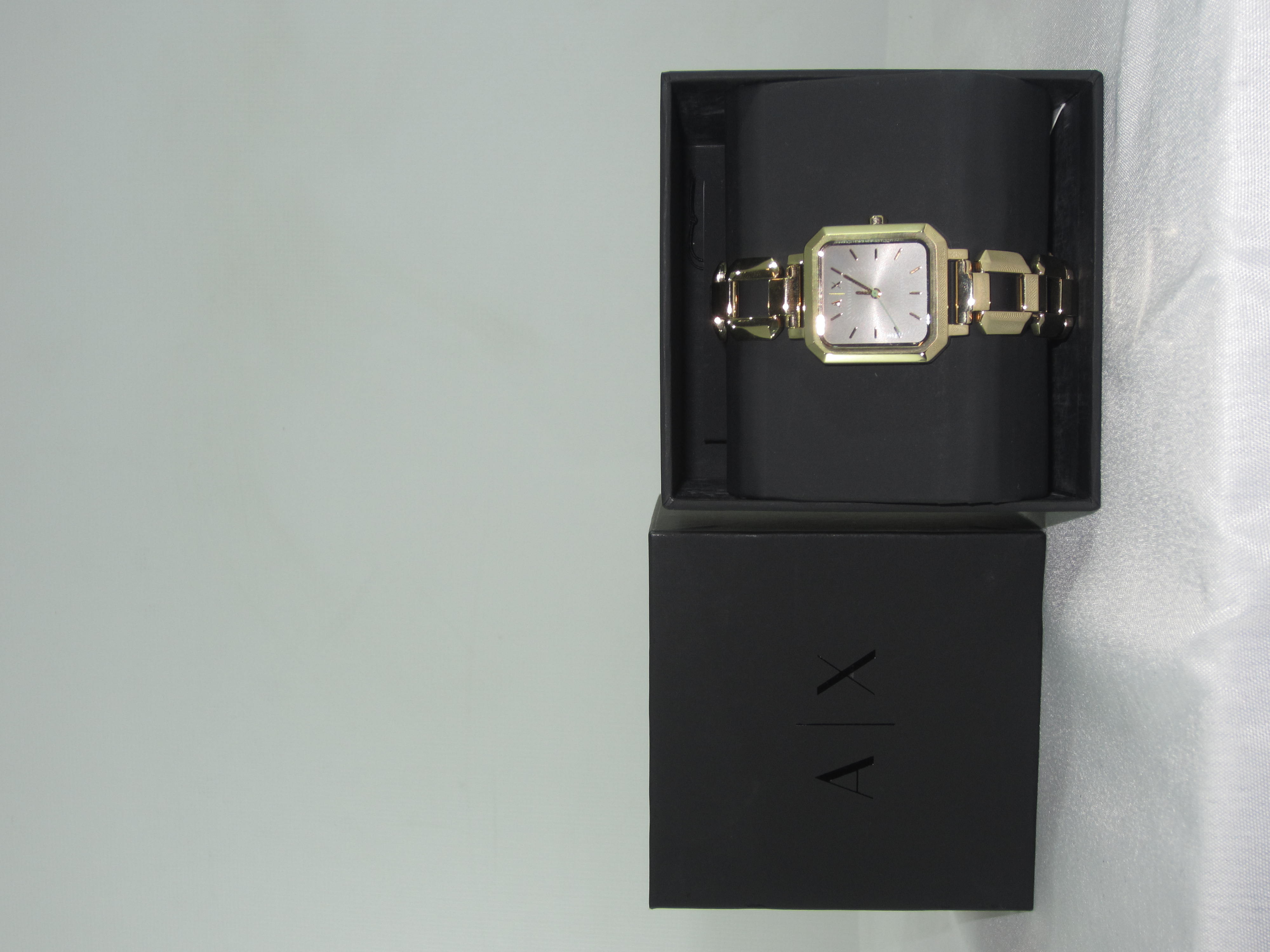 LOTE EXCLUSIVO DE RELOJES Y GAFAS DE MARCA RECONOCIDA