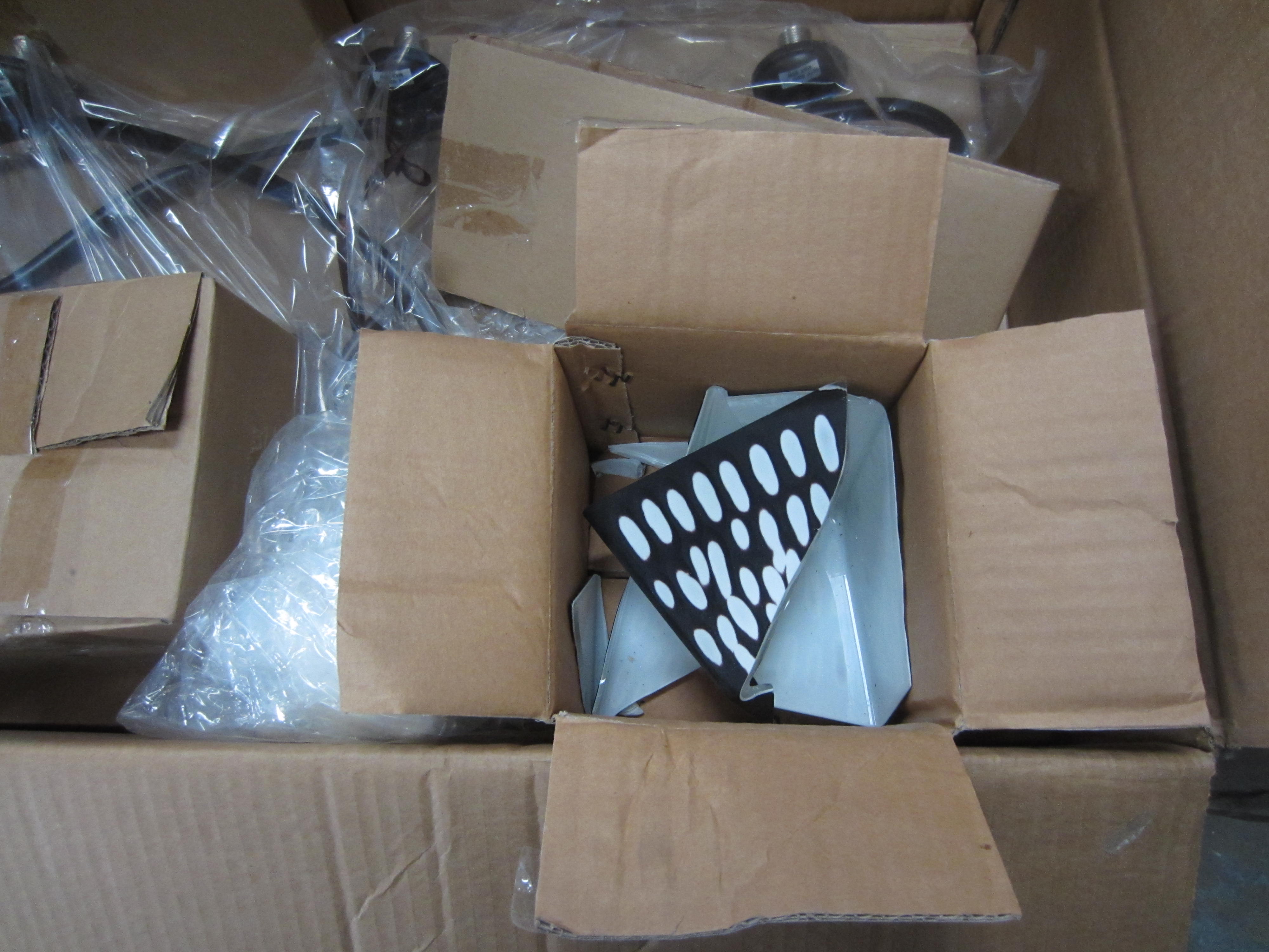 LOTE DE LUMINARIA DIVERSA CON DETALLE