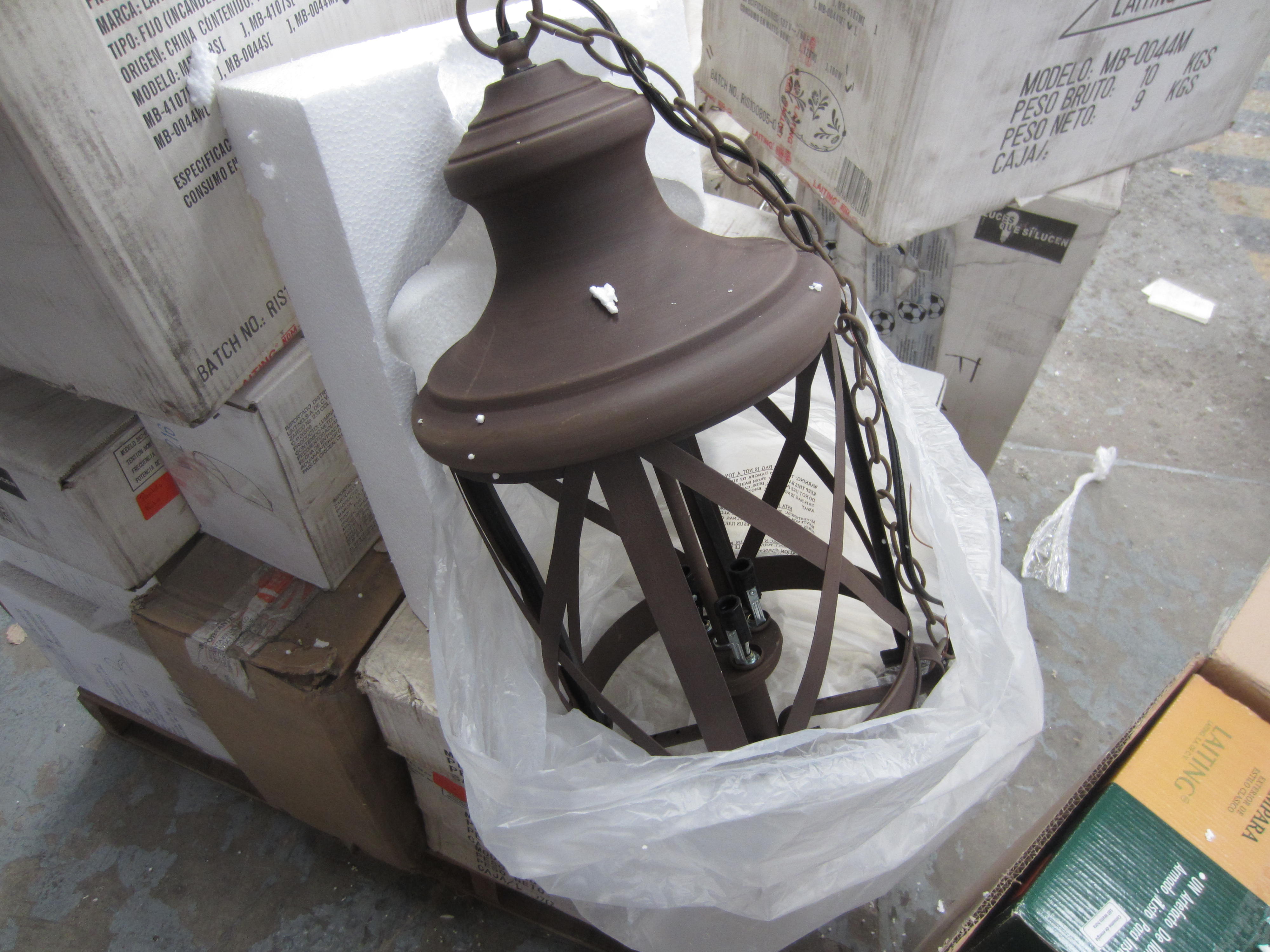 LOTE DE LUMINARIA DIVERSA CON DETALLE